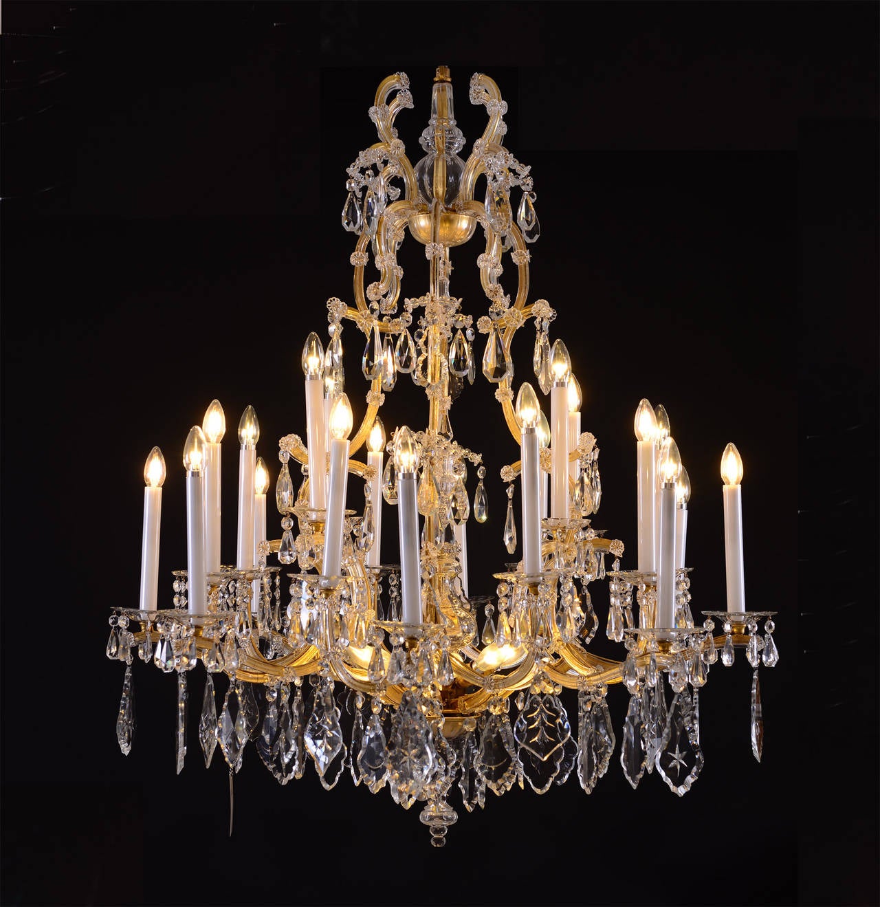Début du 20ème siècle Lustre original en cristal Lobmeyr Maria Theresien, richement décoré 28 Lights en vente