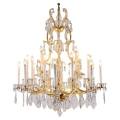 Lampadario di cristallo originale Lobmeyr Maria Theresien, riccamente decorato a 28 luci