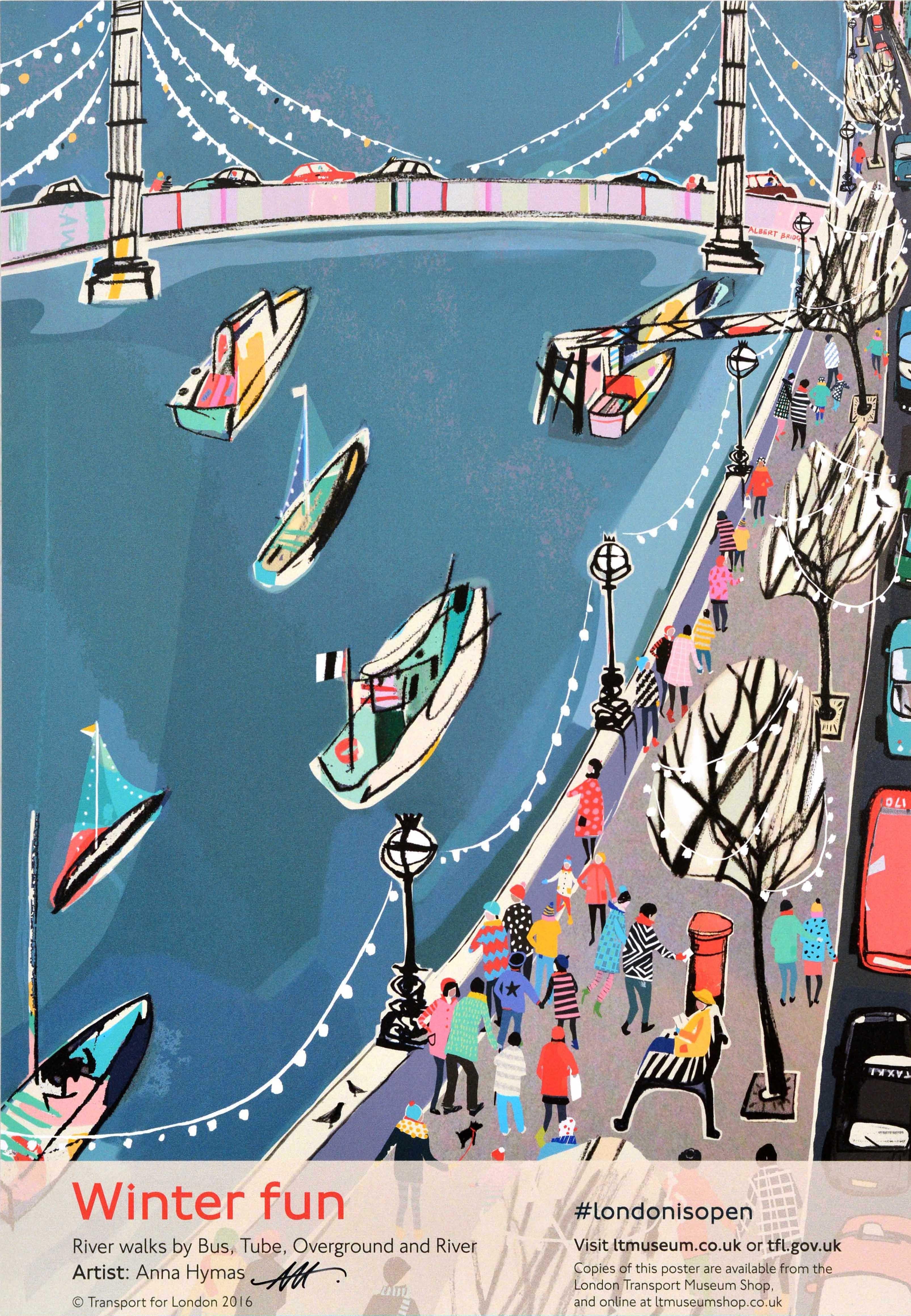 Affiche originale des transports londoniens - Winter Fun River walks by Bus, Tube, Overground and River - avec un dessin amusant et coloré d'Anna Hymas représentant des personnes vêtues de chauds manteaux à motifs et de bonnets marchant le long du