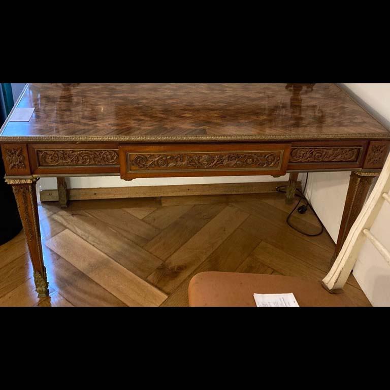 Louis XVI Table de bureau en acajou de style Louis Seize, début du 20e siècle en vente