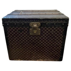 Original Louis Vuitton hat trunk, manufactured in Paris between 1895 and 1898