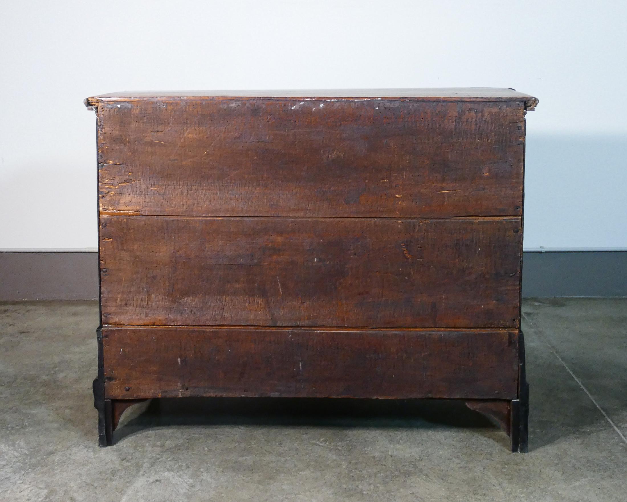Original Louis XIV Chest of Drawers Walnut Wood and Briar Italy, Early 18th C. For Sale 6