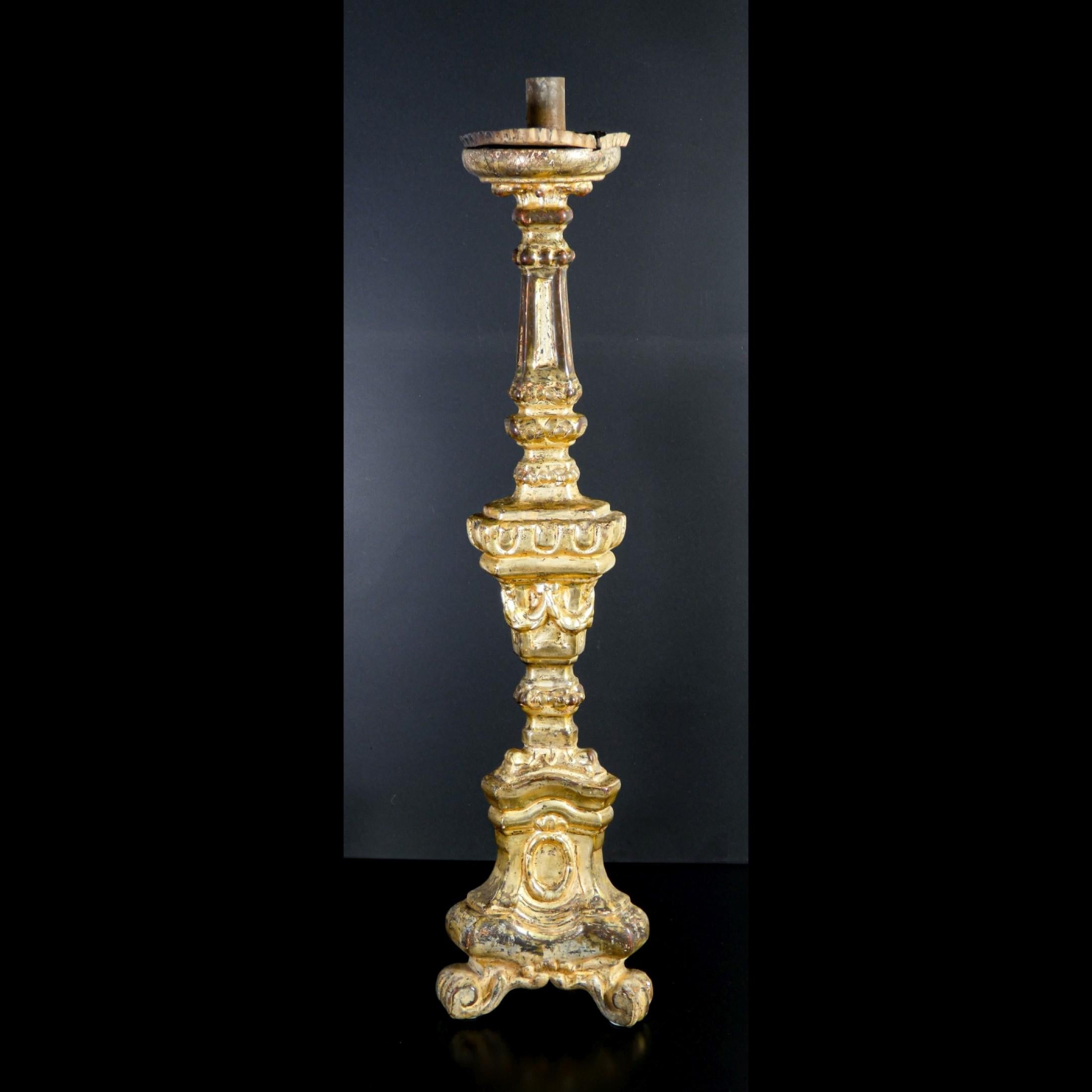 Original Louis XVI candlestick, in carved wood, 'mecca' gilded.

Origin
Italy

Period
1770-1780

Model
Side candlestick

Materials
Carved wood, 'mecca' gilding.

Dimensions
H 78 cm

Conditions
The candlestick is in very good