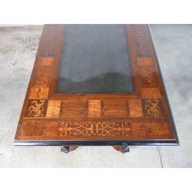 Original Louis XVI Desk, Inlaid Walnut Wood, Writing Surface in Slate, 18th C In Good Condition For Sale In Torino, IT