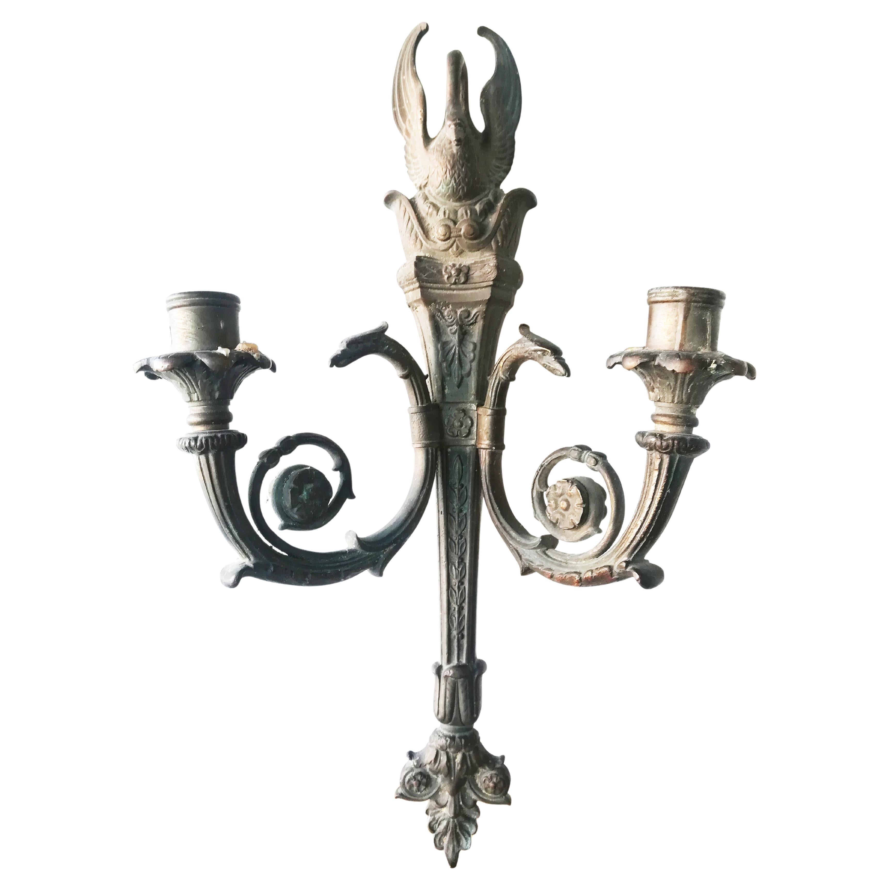 Original Louis XVI /Empire sconce (with candles)
Beautiful antique bronze sconce or candlestick that retains the patina of the years.
Out of respect for its age and the rich history it has endured, it has not been touched; it even retains traces of
