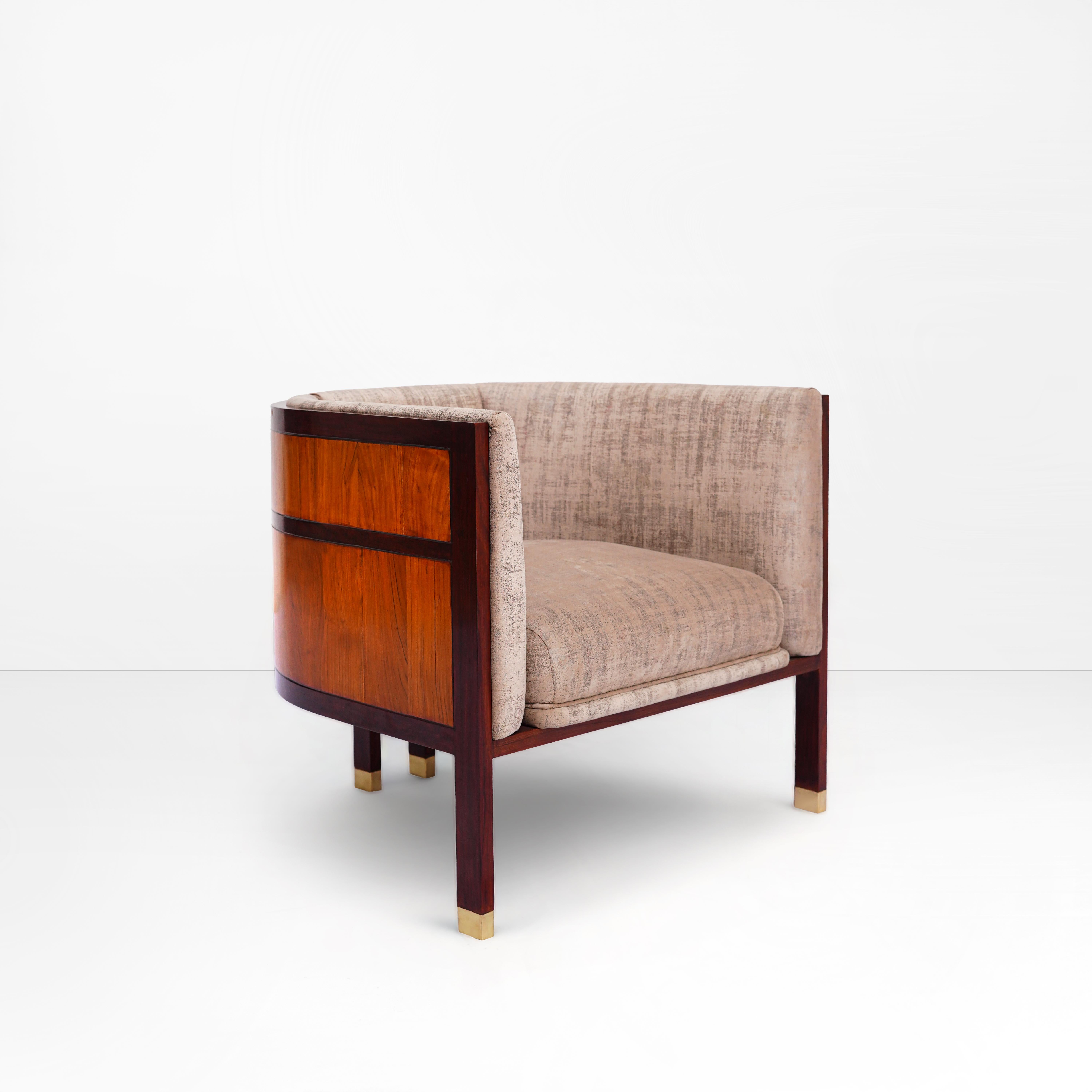 Original Loungesessel, Barrel Chair, Clubsessel, kühner, moderner, Nussbaumholzholzholz im Angebot 2