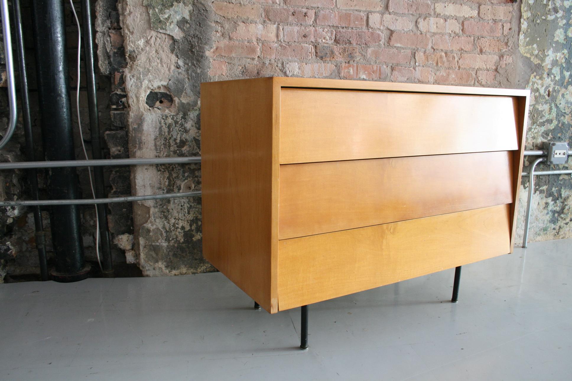 Original Maple Louvered Dresser by Florence Knoll for Knoll In Good Condition In Chicago, IL