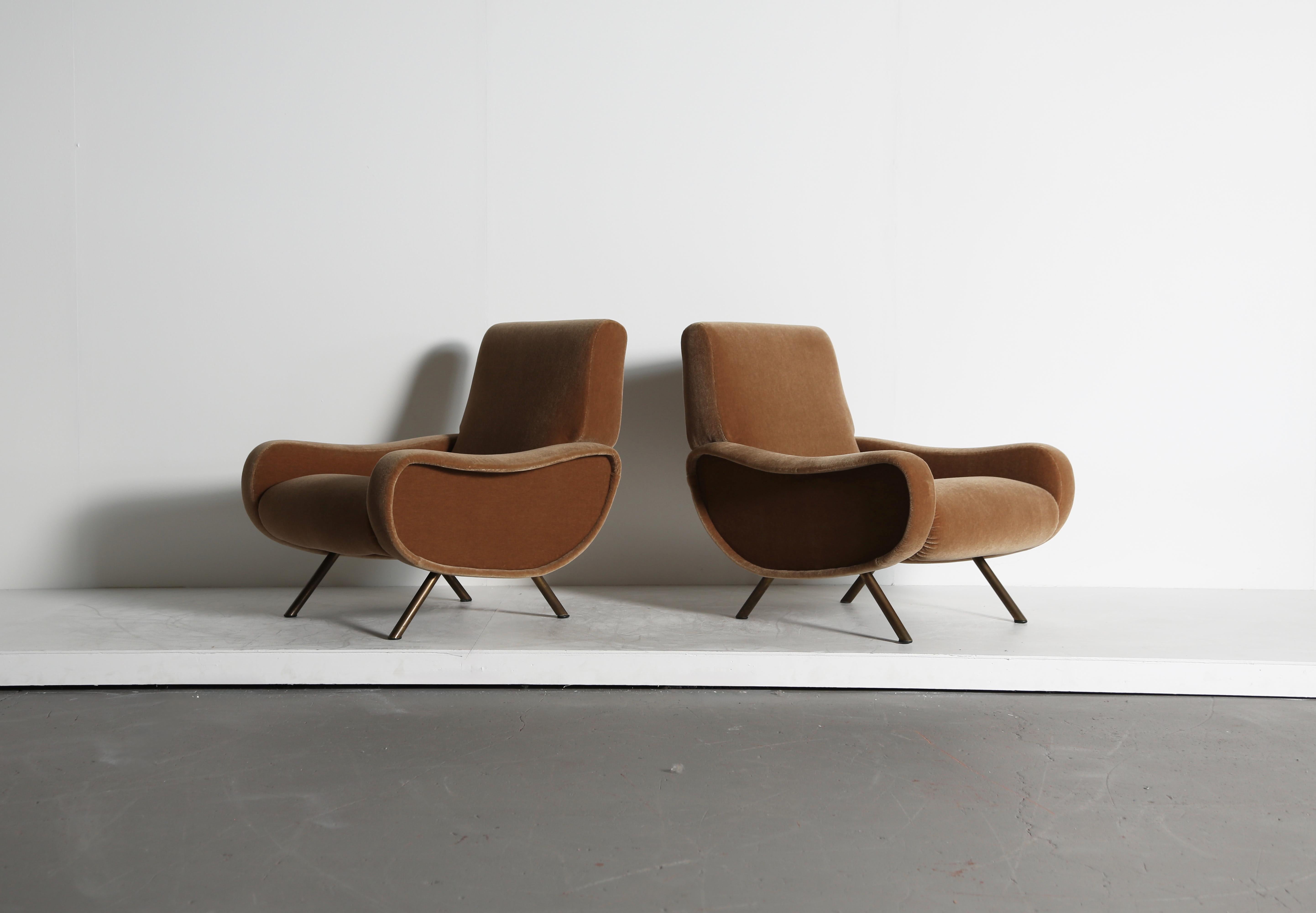 Ein Paar originaler, authentischer Marco Zanuso Damenstühle, Arflex, Italien, 1960er Jahre. Neu gepolstert in einem luxuriösen, hochwertigen, orange-rostfarbenen Stoff aus 100% Mohair.  Schneller Versand weltweit.


