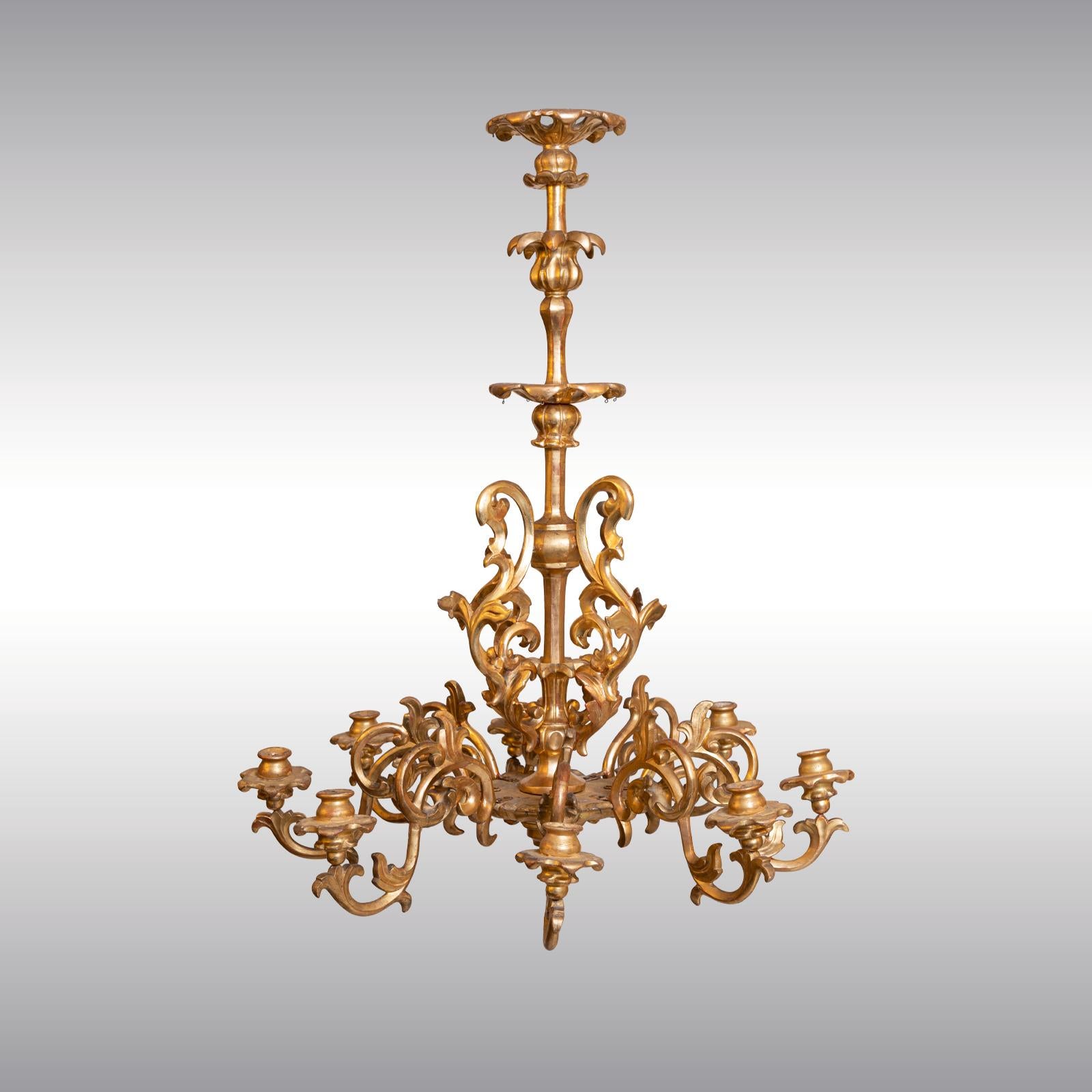 Autrichien Lustre Rococo d'origine Maria Theresien, doré à la feuille, récemment restauré en vente