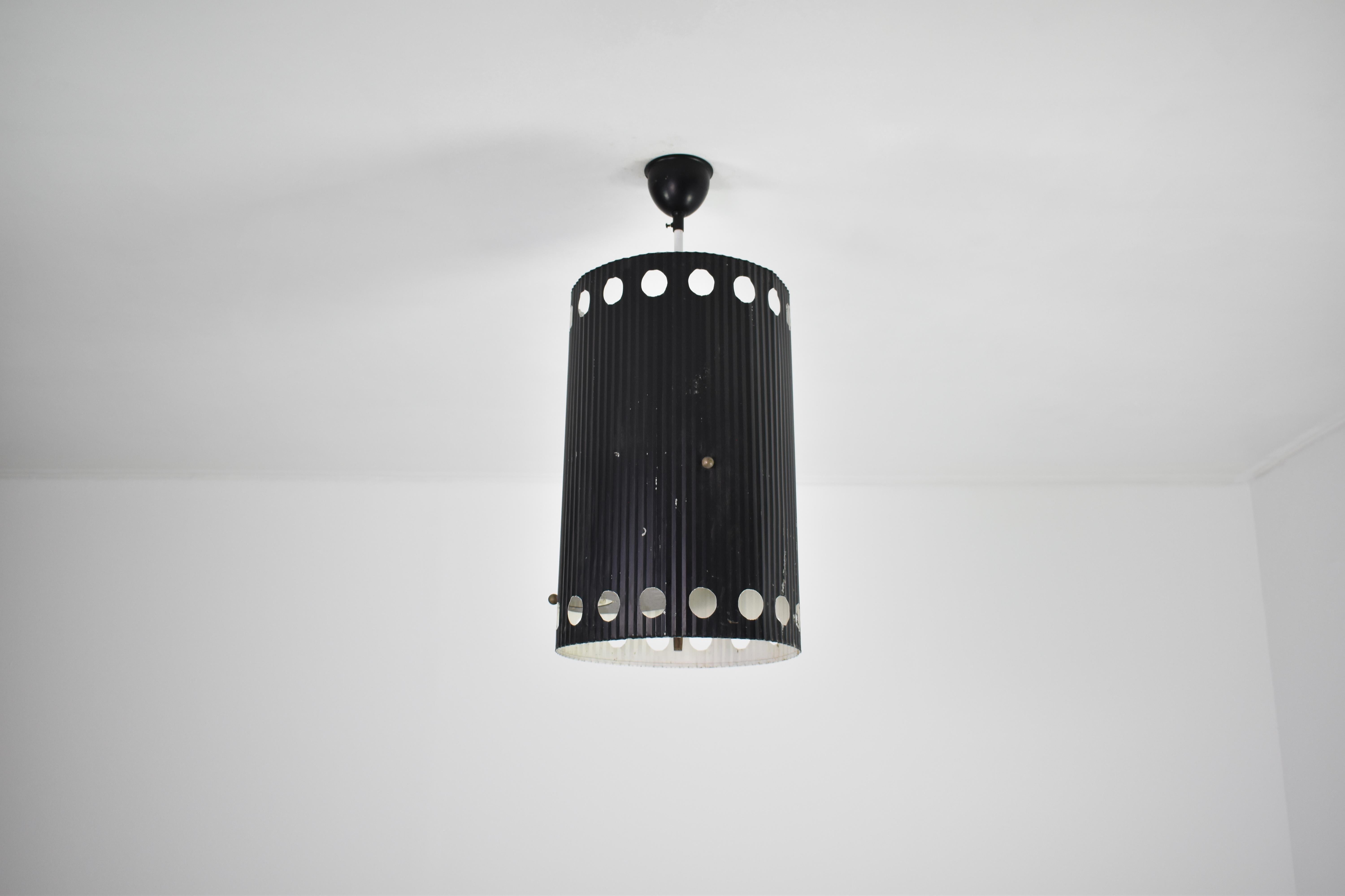Questo straordinario pezzo di design, il ciondolo 