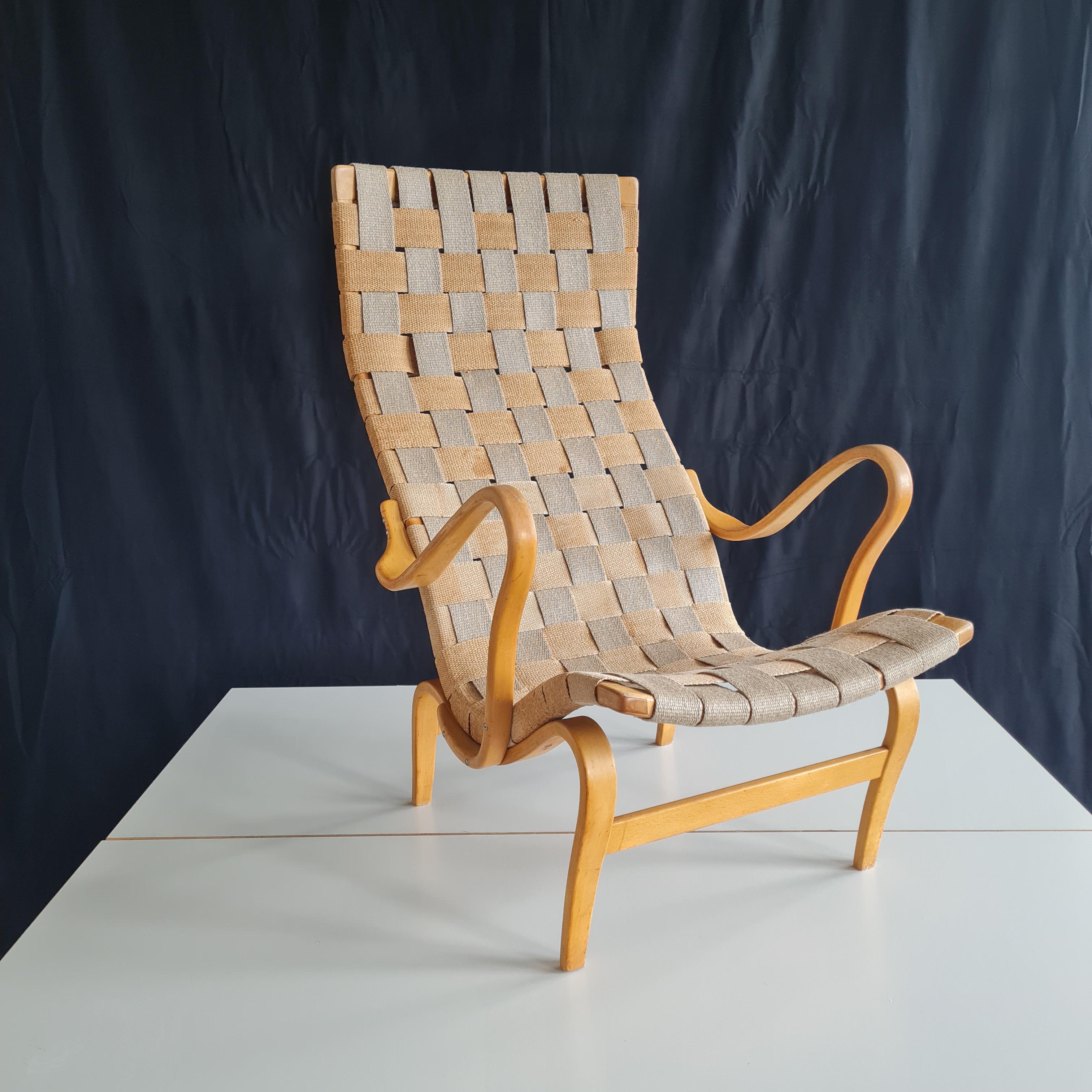 MidCentury 'Pernilla' Sessel entworfen von Bruno Mathsson, original Vintage-Design skandinavisch-dänischer Stil.
Die Polsterung wurde professionell restauriert, Sitzflächen und der Holzrahmen sind dabei vollständig original geblieben und befinden