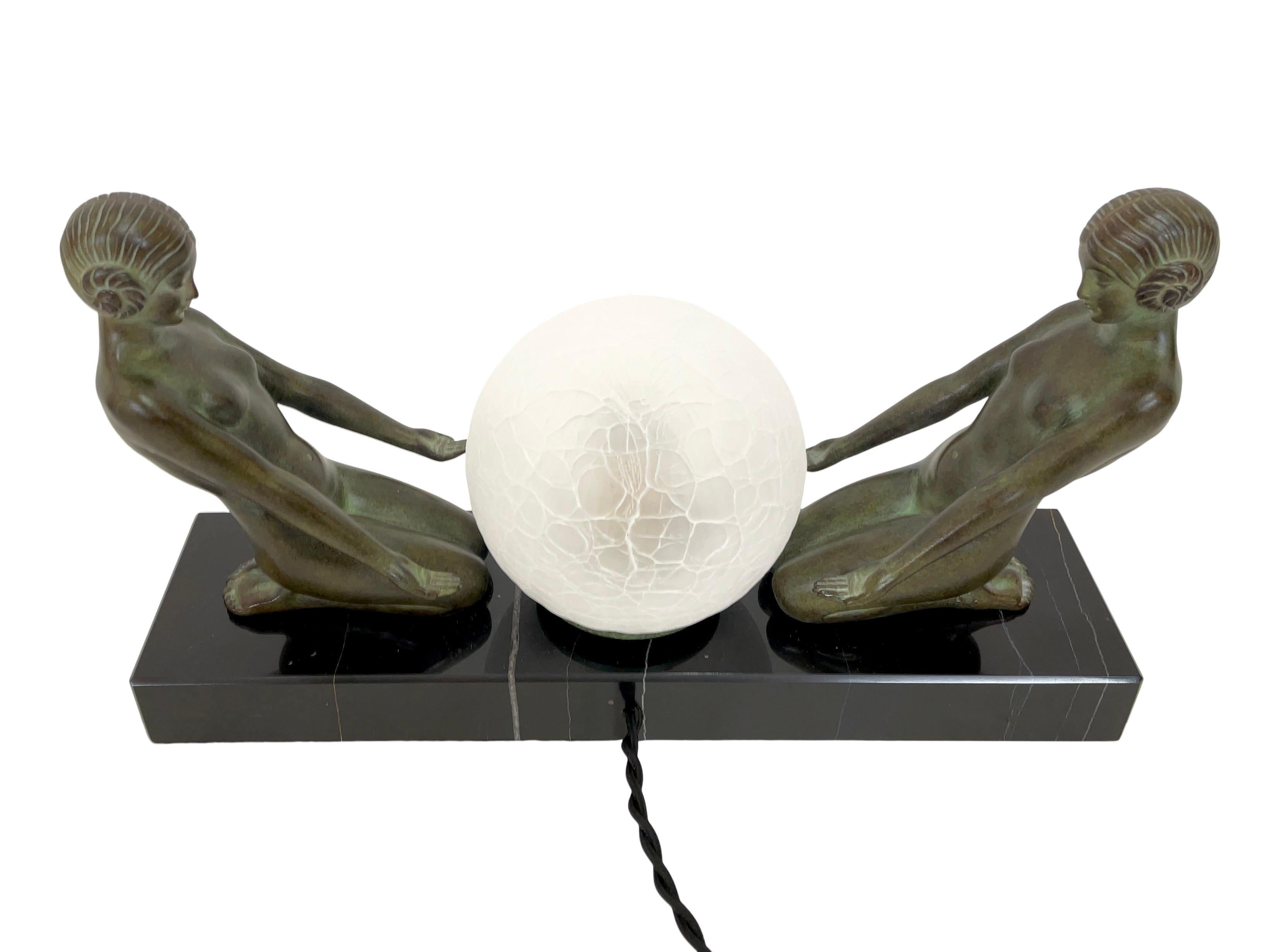 CUEILLETTE LUMINEUX beleuchtetes Figurenpaar von Max Le Verrier

Original Max Le Verrier
Zeitgenössische Skulptur im Art-déco-Stil
Farbe patinierte weiße Bronze und Marmor

Handgefertigt, tatsächliche Farbe der Patina und Marmorierung kann von