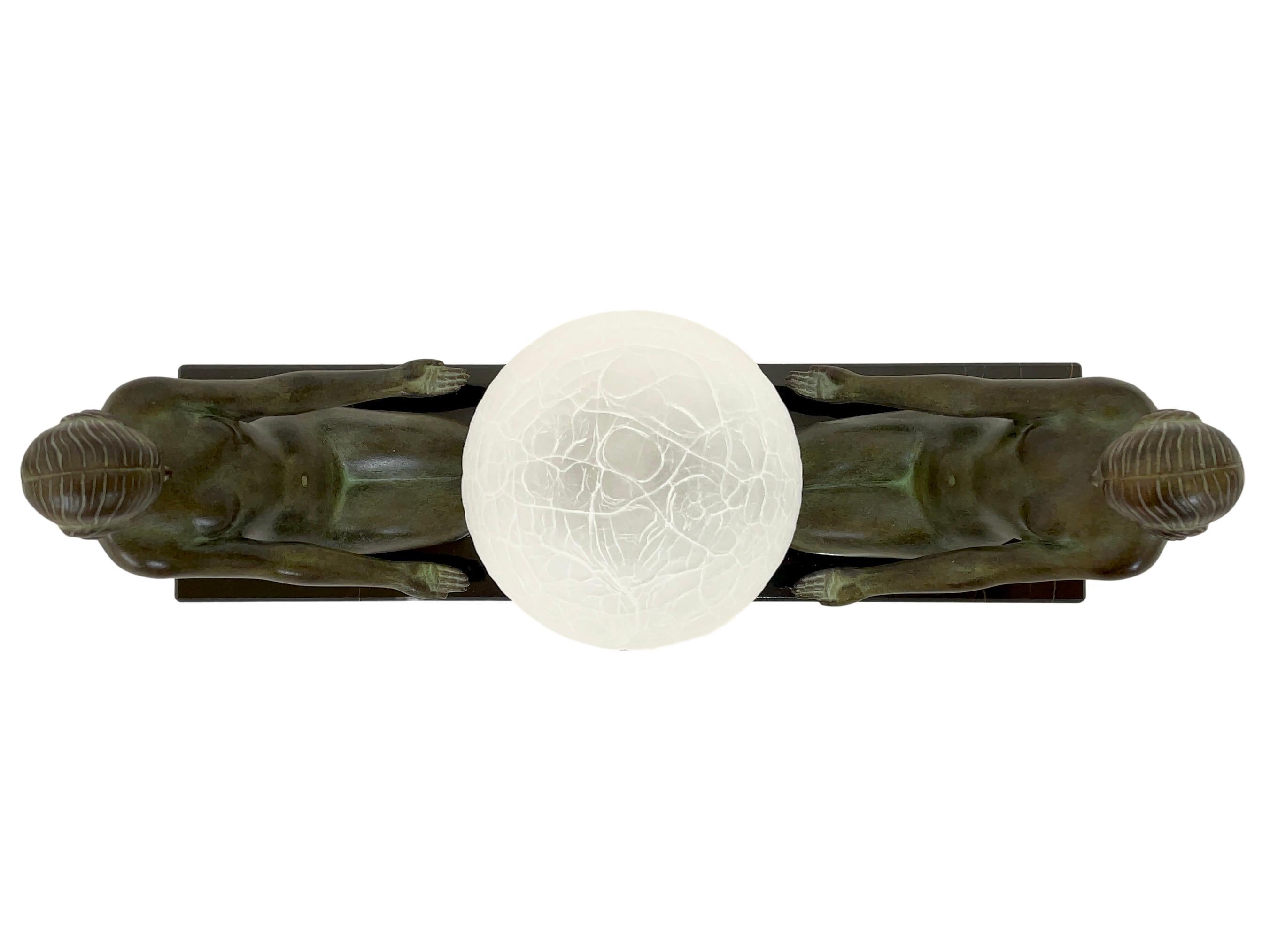 Français Lampe d'origine Max Le Verrier Cueillette de style Art Déco en zinc et marbre en vente