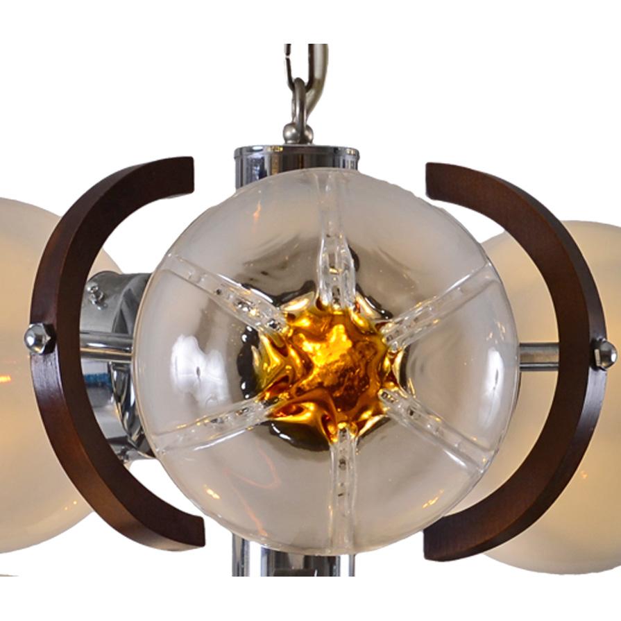 Futuristic chandelier in the typical style of the 1960s-1970s.
Material used is brass nickel-plated, handblown glasses, artistic works.
Measures: Length 65 cm (25.59 inch)
Ø 55 cm (21.65 inch).