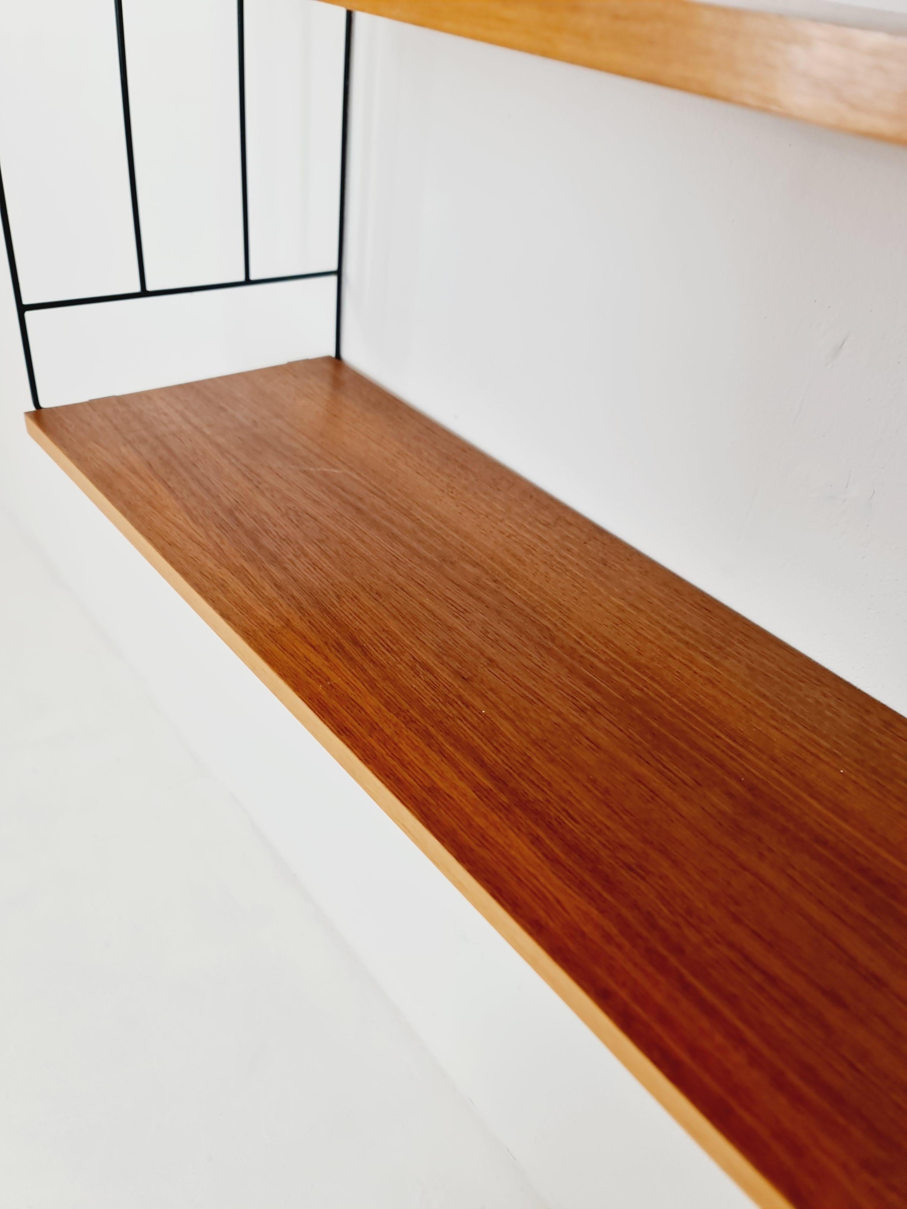 Sistema original de estanterías MCM Ash - compuesto por escaleras metálicas lacadas en negro en venta 1