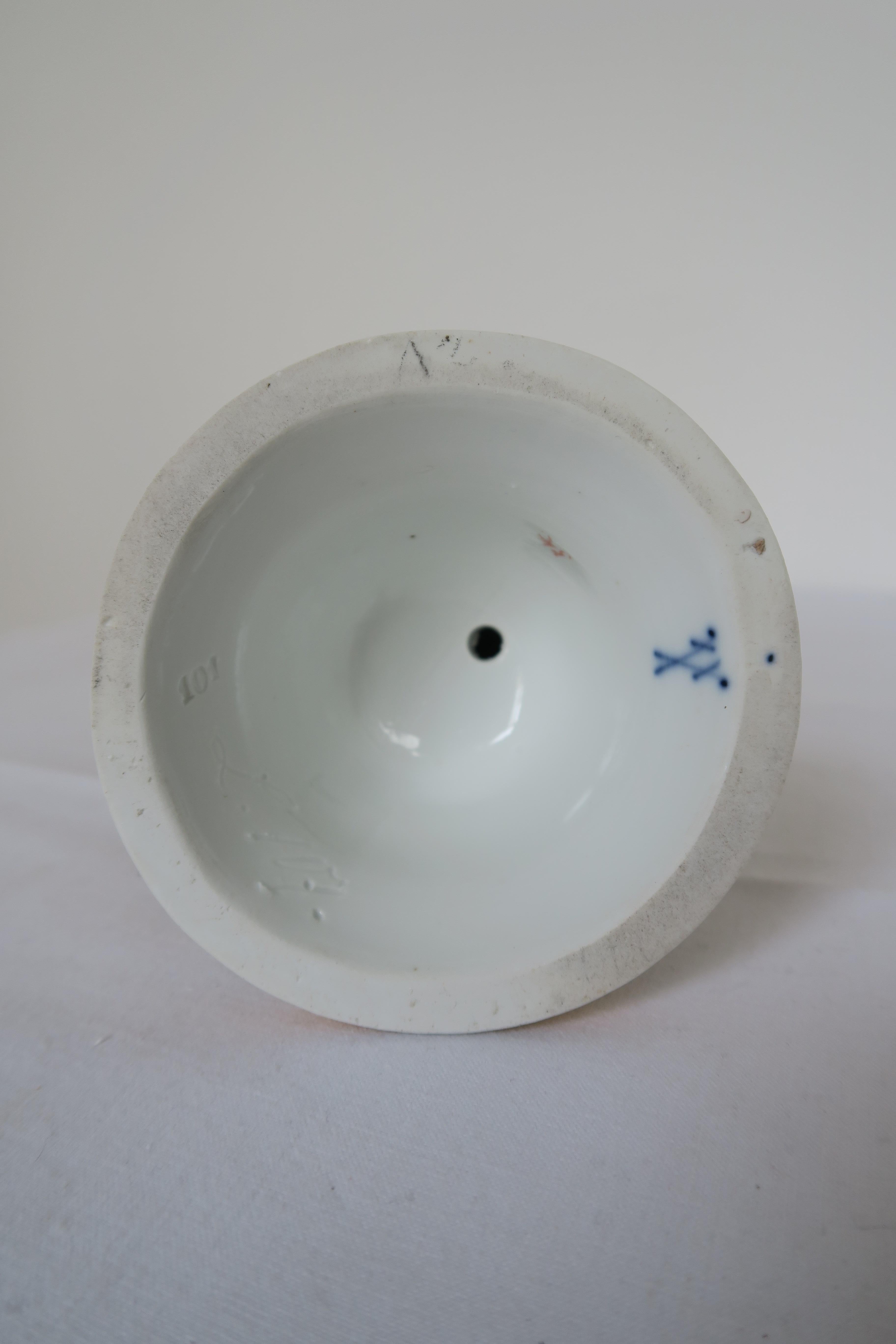 Originale Cherubino di Meissen dipinto a mano con il cuore in vendita 2