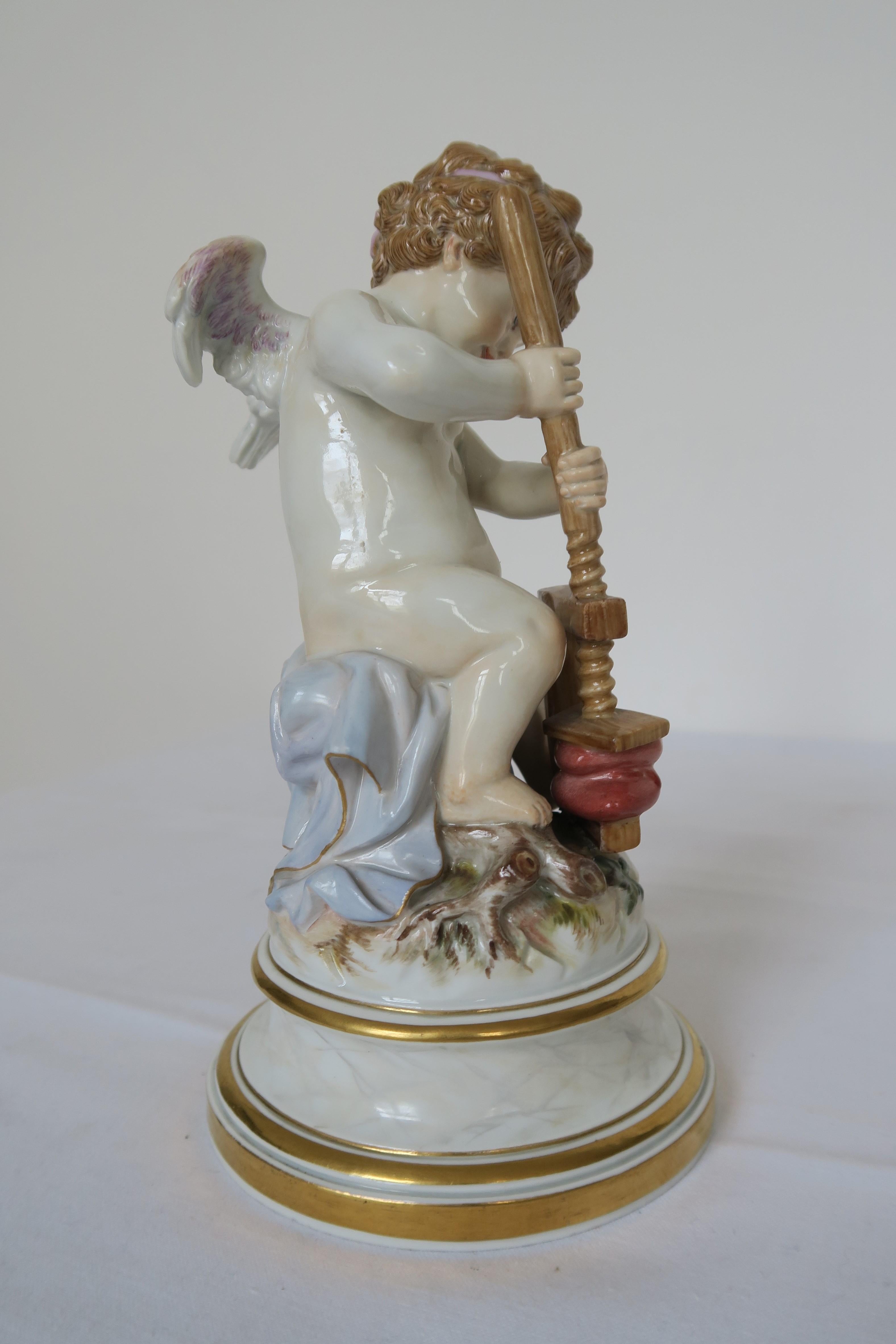 Allemand Chérubin original de Meissen en porcelaine peinte à la main et au cœur serré en vente