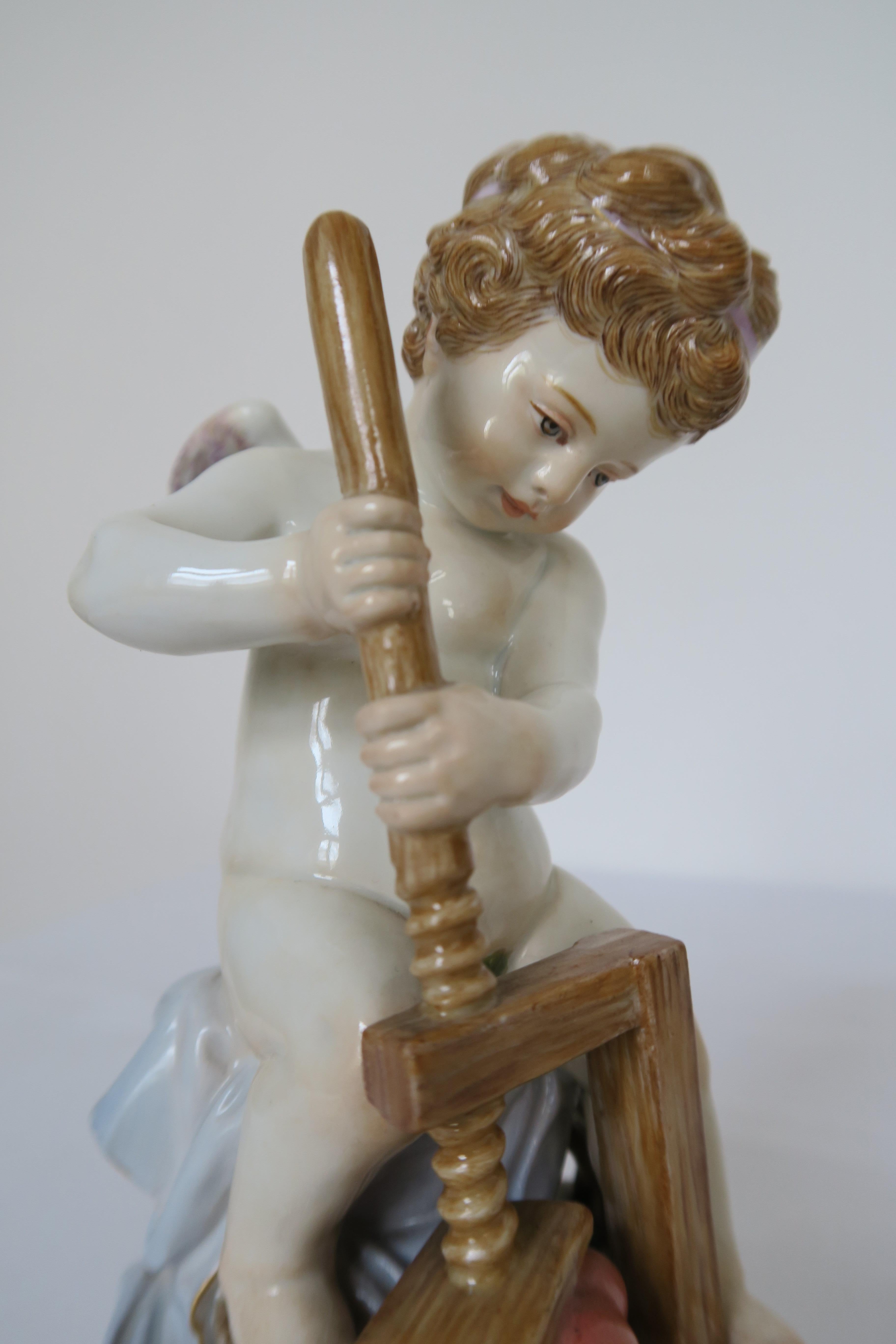 Original Meissen Heart-Squeezing Cherub Hand Painted Porcelain In Excellent Condition For Sale In Vienna, AT