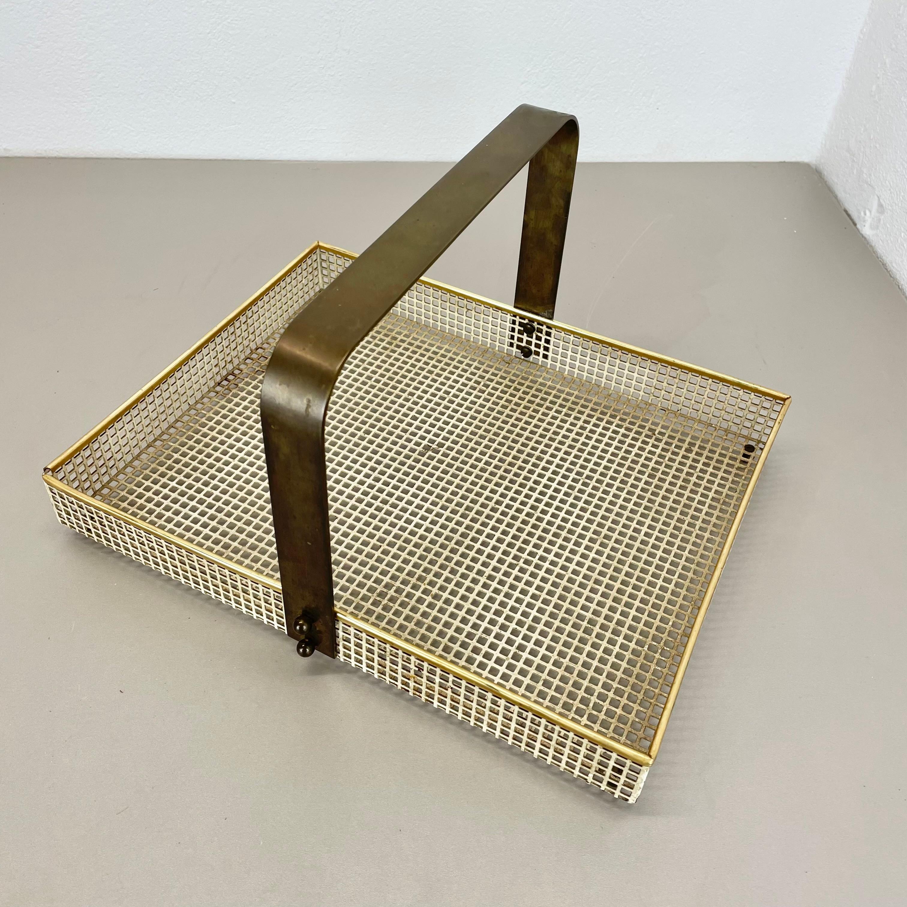 Français Plateau métallique original de style Mathieu Matégot, Vereinigte Werkstätten München, 1950 en vente