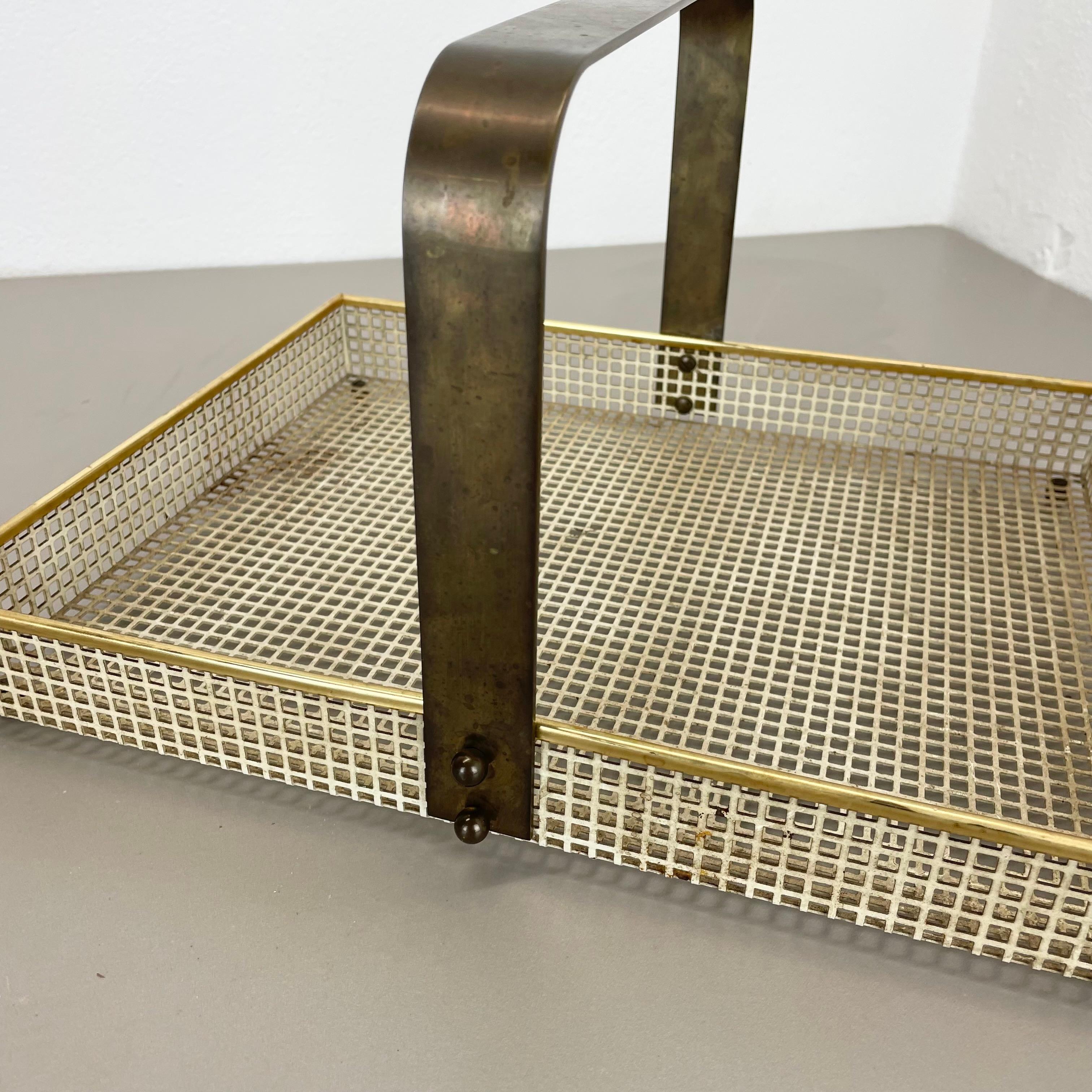 Plateau métallique original de style Mathieu Matégot, Vereinigte Werkstätten München, 1950 État moyen - En vente à Kirchlengern, DE