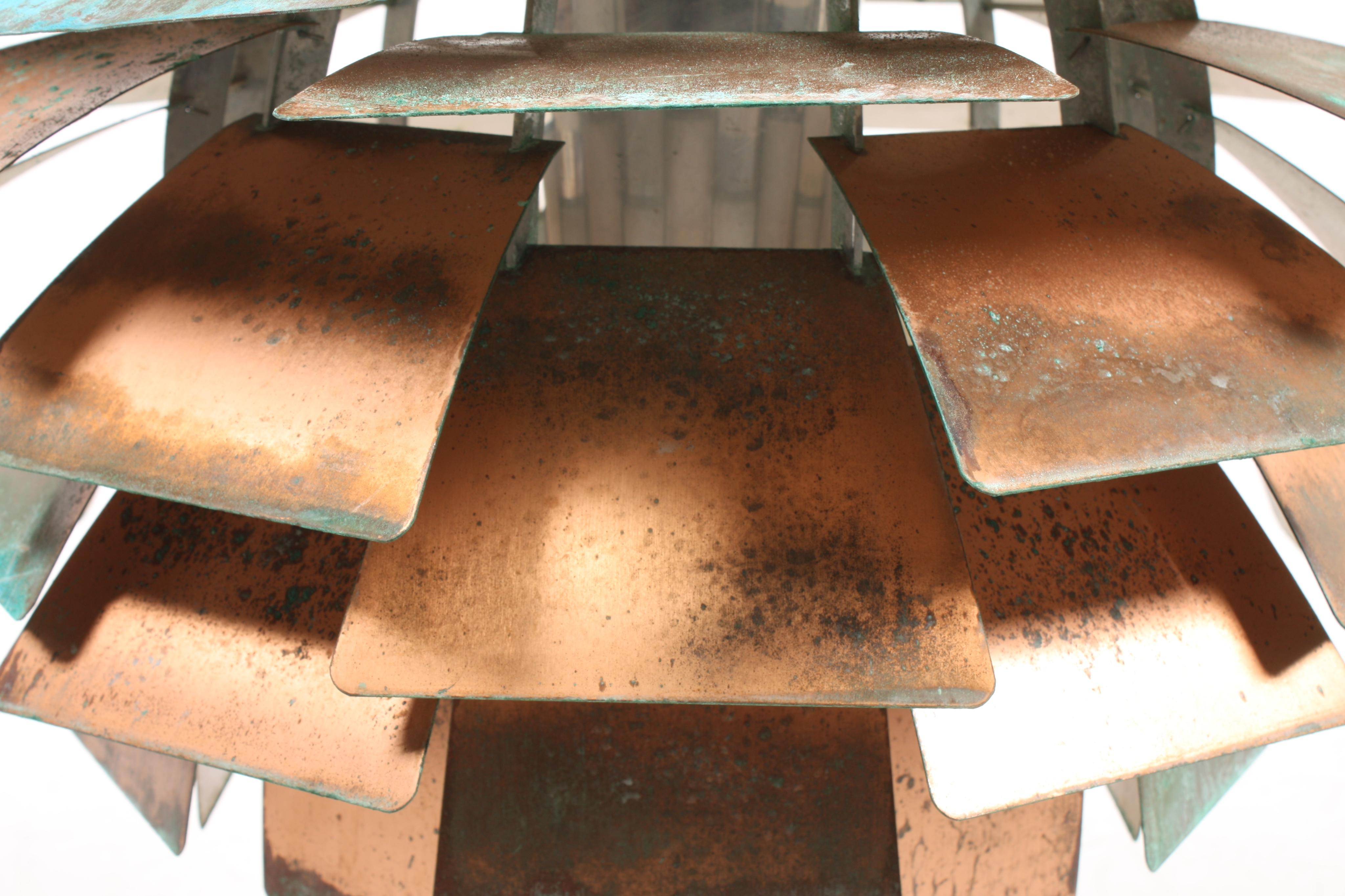 Scandinave moderne Lampe à suspension artichaut originale du milieu du siècle dernier en cuivre patiné