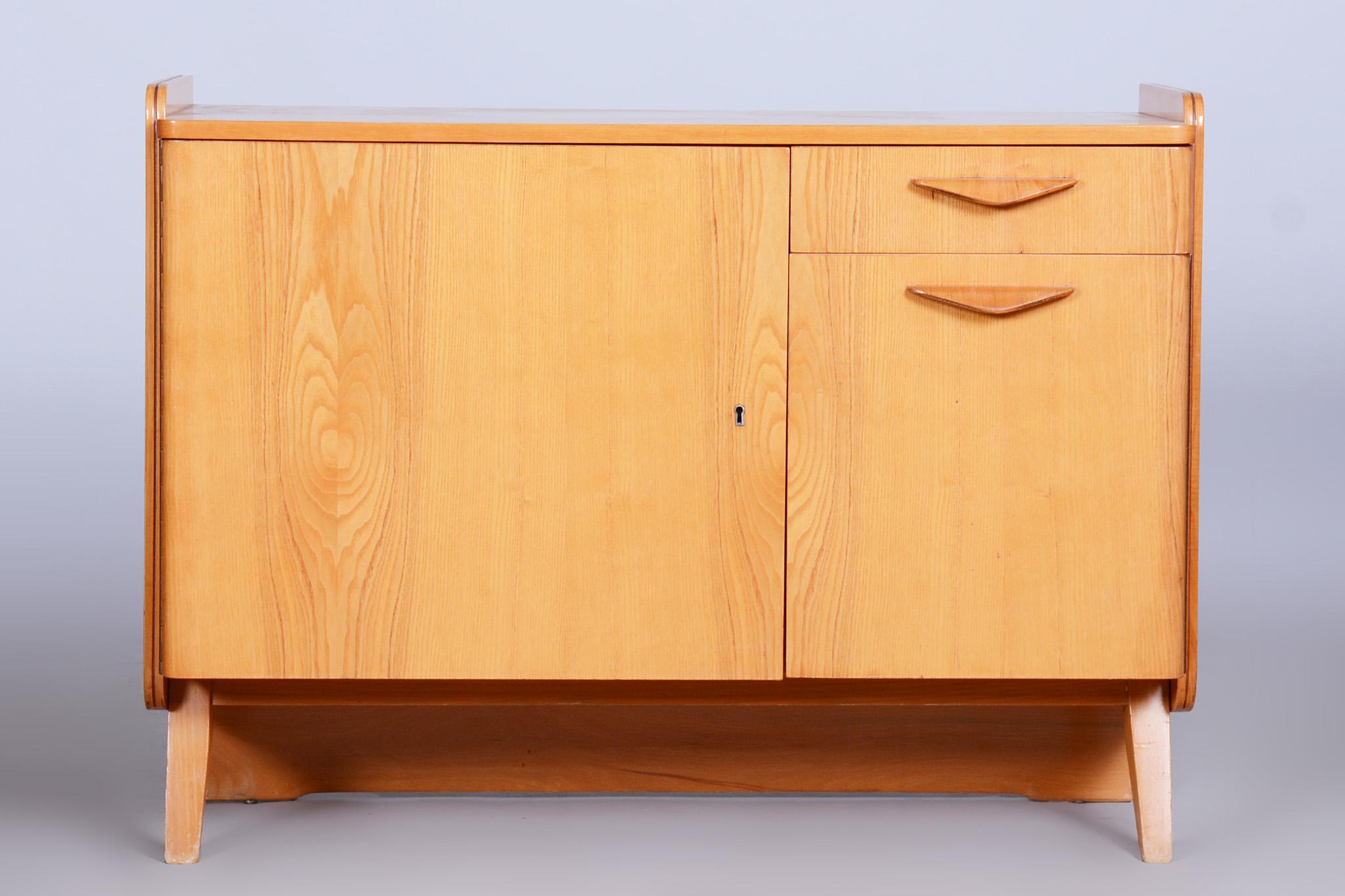 Original Midcentury Ash Small Cabinet Made by Tatra Pravenec, Czechia, 1950s For Sale 6