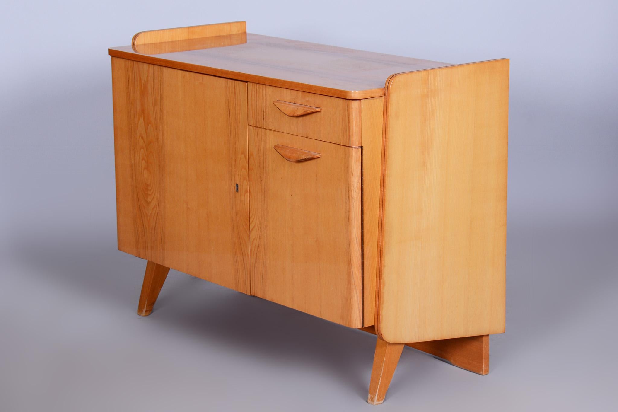 Original Midcentury Ash Small Cabinet Made by Tatra Pravenec, Czechia, 1950s For Sale 1