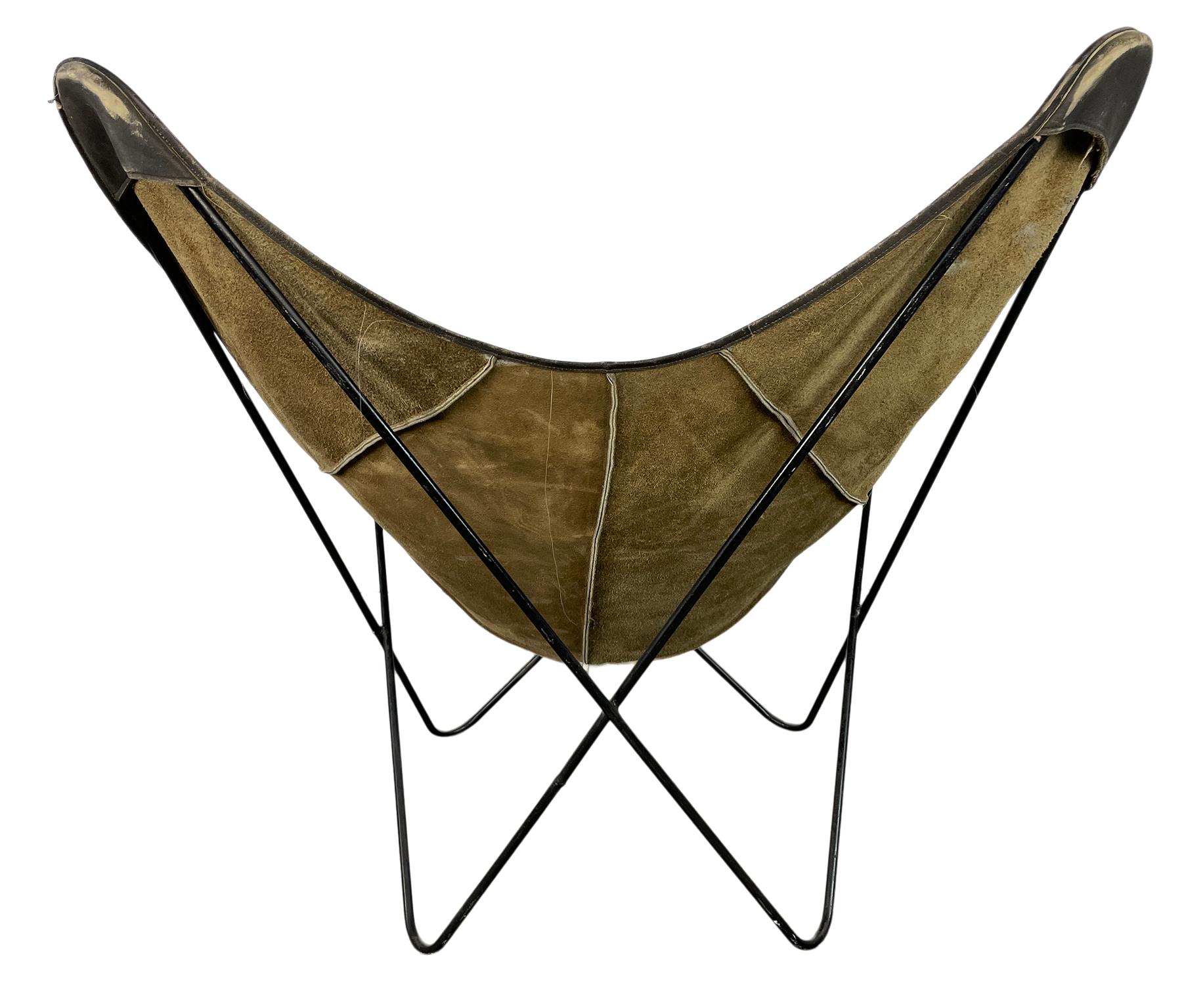 Ferronnerie Chaise papillon d'origine en fer noir et cuir du milieu du siècle avec belle patine en vente