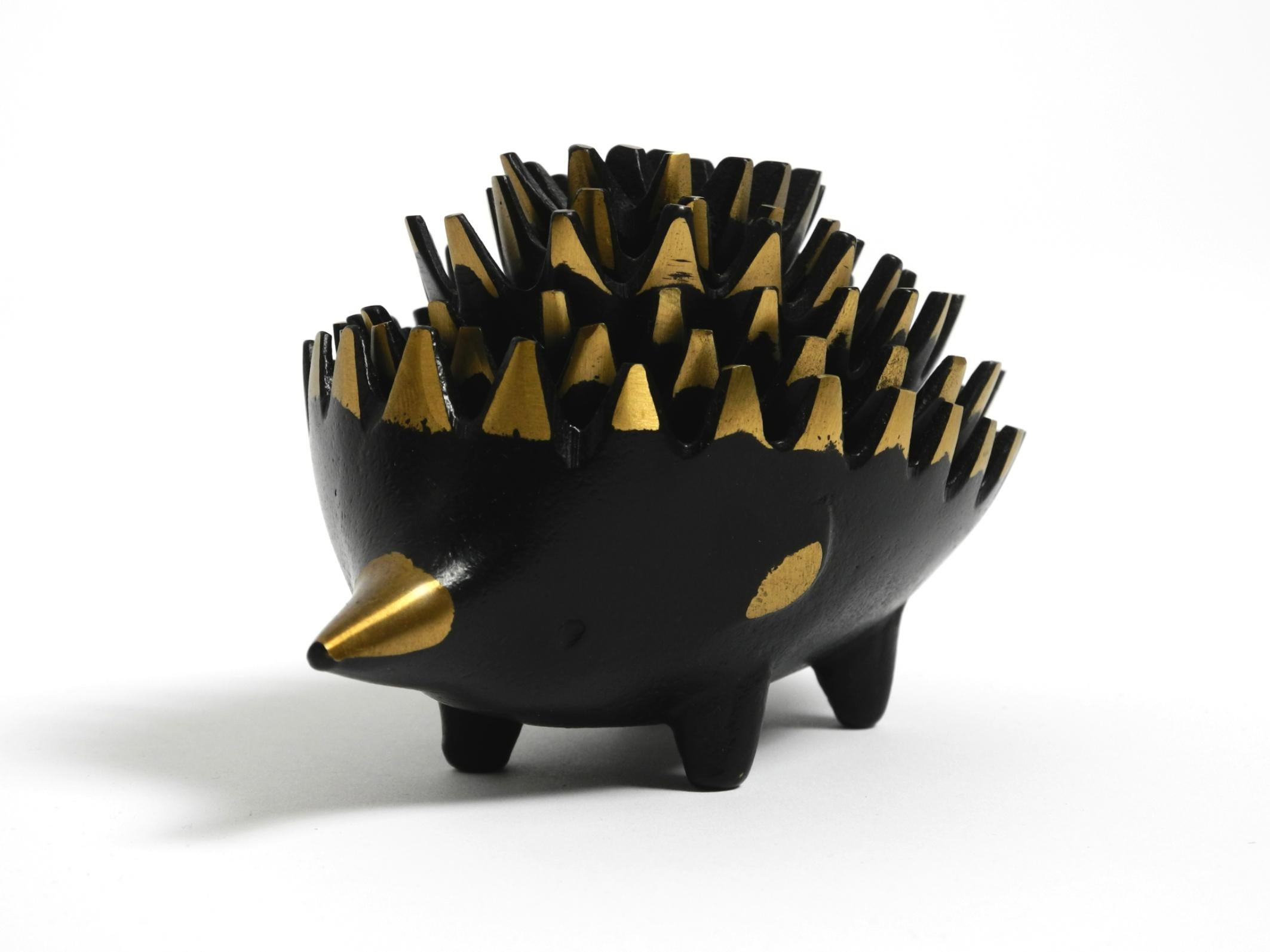Original Mid Century brass hedgehog ashtray by Walter Bosse for Herta Baller.
Beautiful, great design. Made in Austria. Manufactured in the 1950s.
The hedgehog is complete with it's 6 pieces.
Very good, little-used condition. 
Probably never have