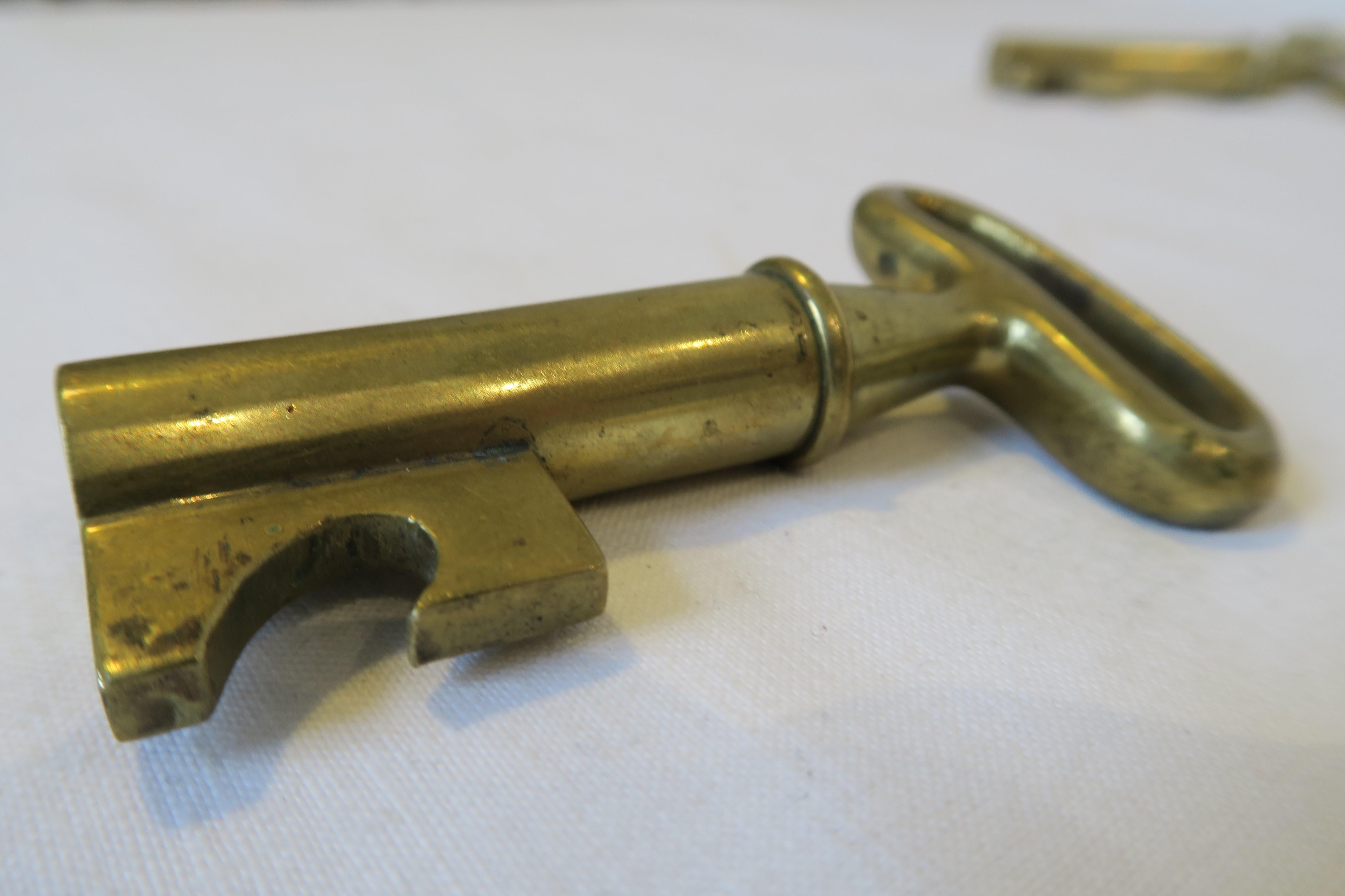 For sale is a beautiful bottle opener in key shape. It was crafted from brass and designed by the renowned workshops of Carl Auböck in Austria. The item represents the typical reduced style of the 50s and German Bauhaus, where Auböck spent a part of