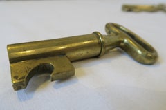 Original abrebotellas de latón Carl Auböck de mediados de siglo en forma de llave