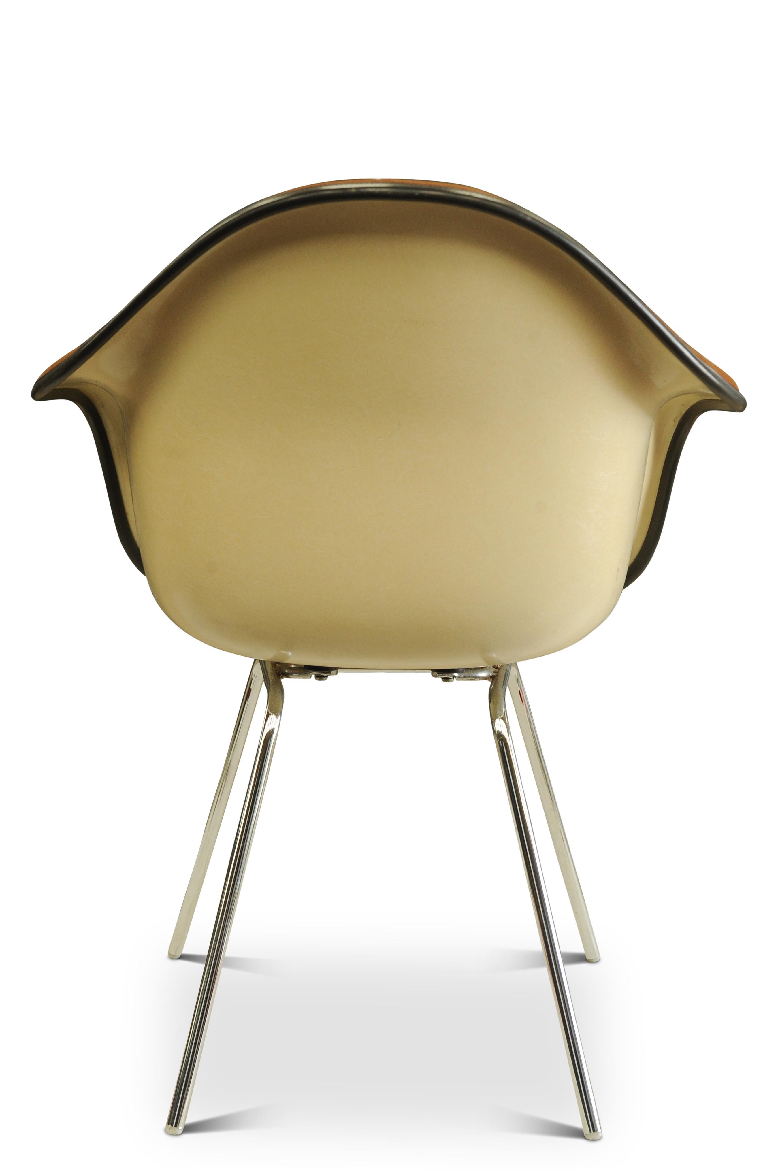 Una sedia originale Charles and Ray Eames per Herman Miller DAX degli anni '70, con etichetta In condizioni buone in vendita a Reading, Berkshire