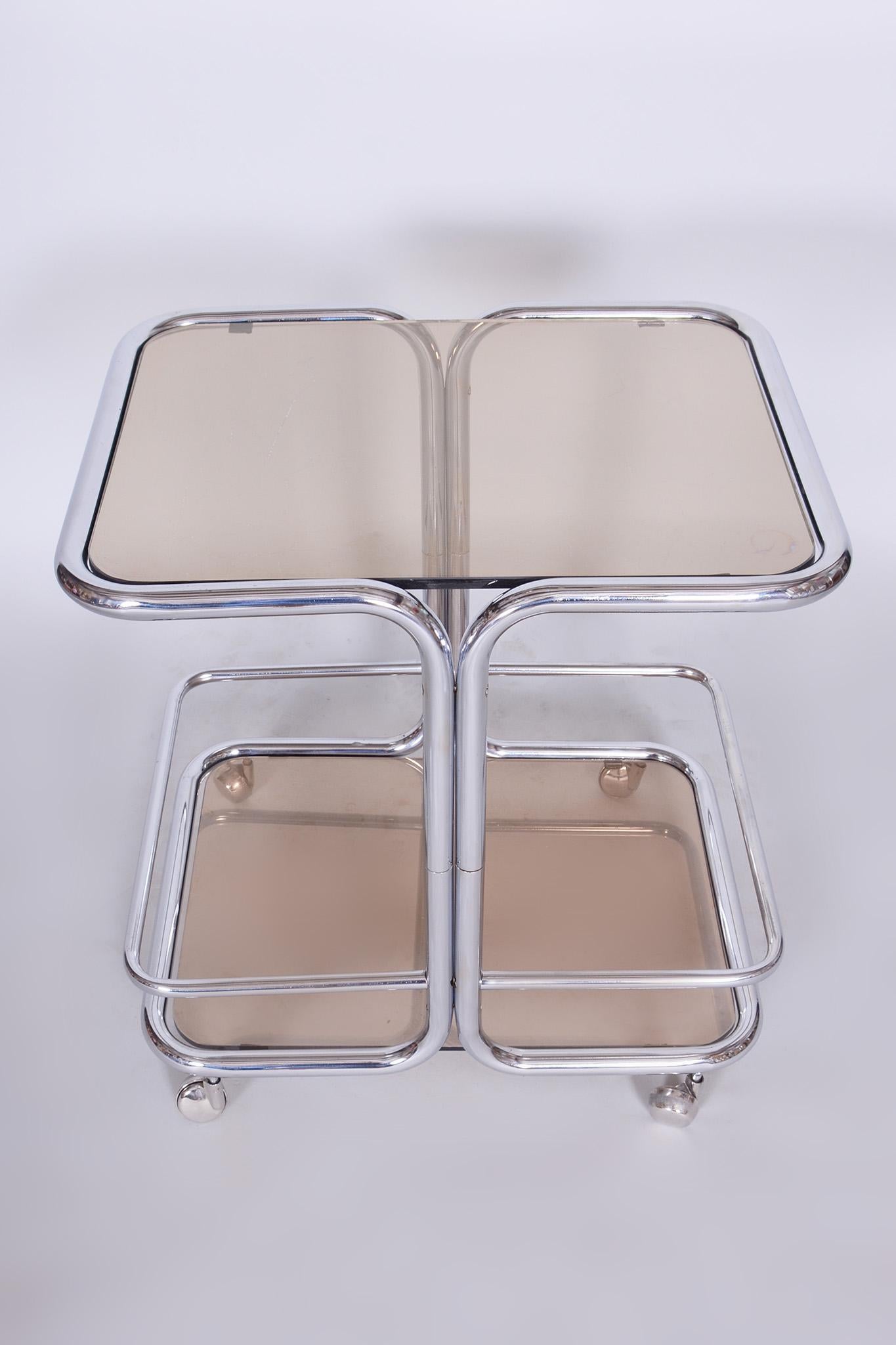 Original Midcentury Chrome Serving Trolley, Smoked Glass, 1960s, Czechia In Good Condition For Sale In Horomerice, CZ