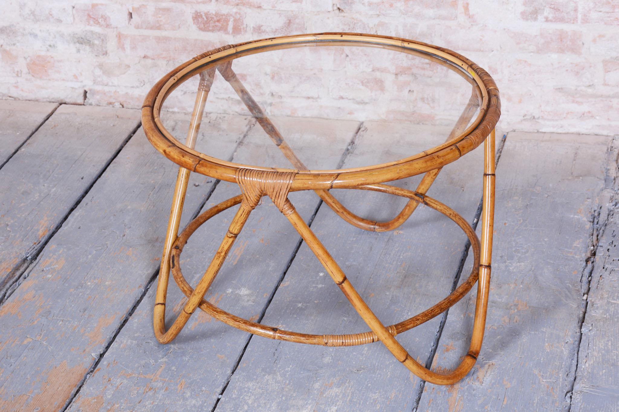 Tchèque Table basse originale du milieu du siècle dernier, par Alan Fuchs, rotin, tchèque, années 1940 en vente