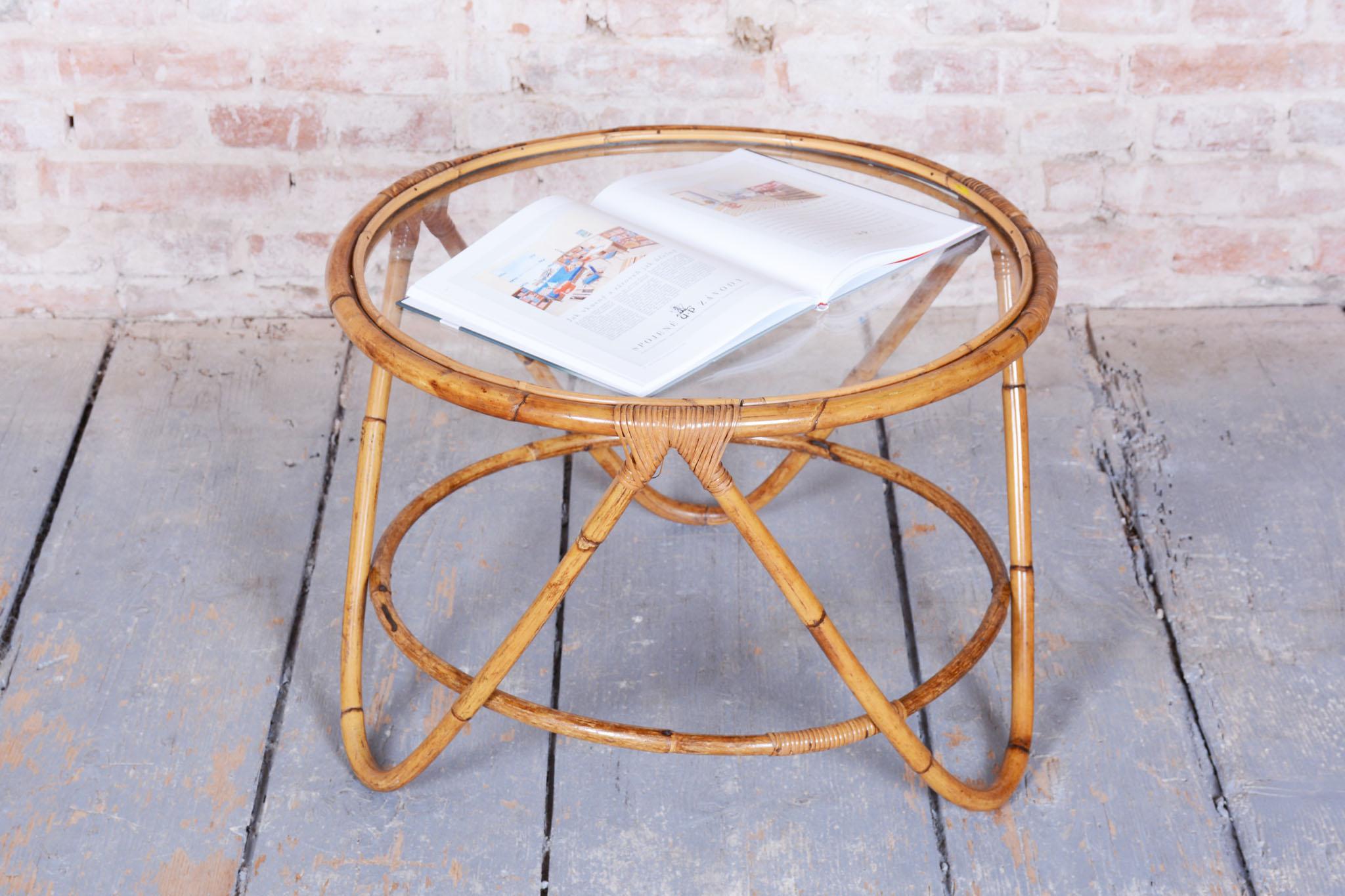 Table basse originale du milieu du siècle dernier, par Alan Fuchs, rotin, tchèque, années 1940 Excellent état - En vente à Brandys nad Labem, Středočeský kraj