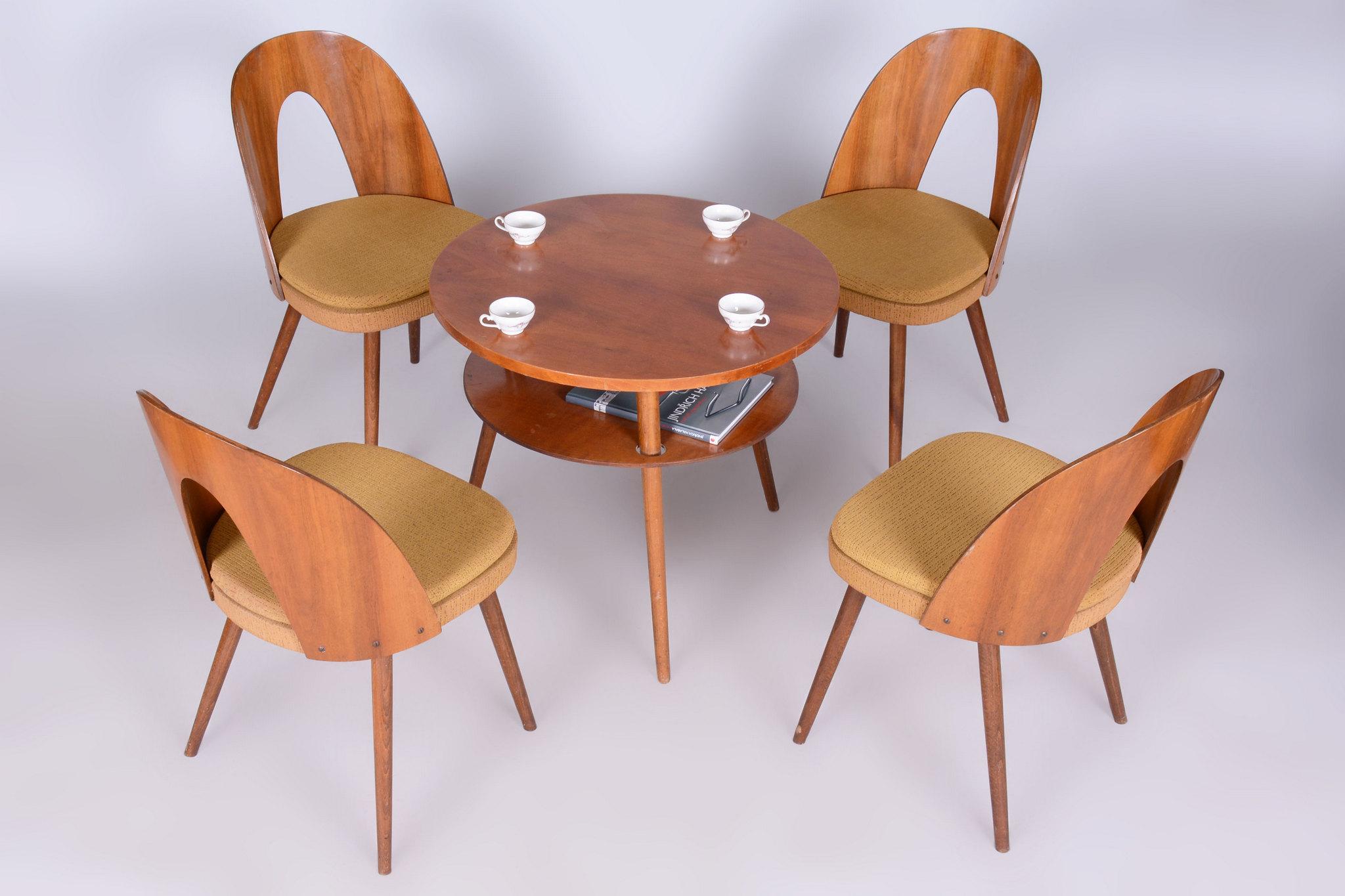 Mesa de centro original de mediados de siglo, nogal, haya, checa, años 50 en venta 4