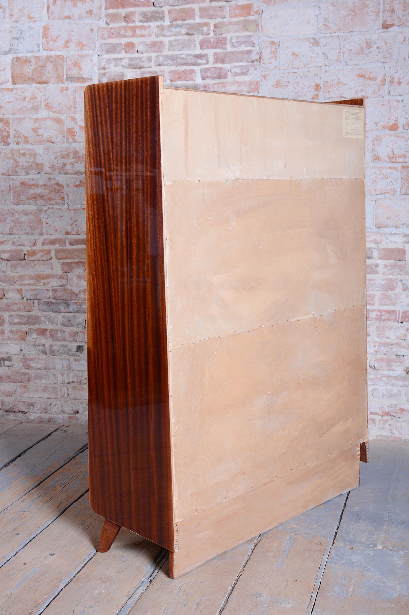 Original Mid-Century Display Cabinet, by Nový Domov, Mahogany, Czech, 1950s en vente 10
