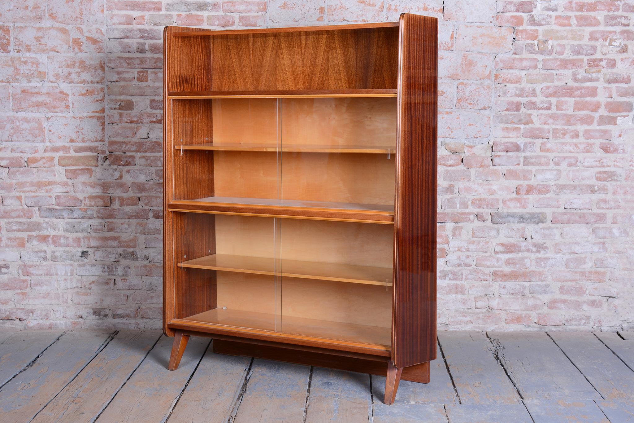 Mid-Century Modern Original Mid-Century Display Cabinet, by Nový Domov, Mahogany, Czech, 1950s en vente
