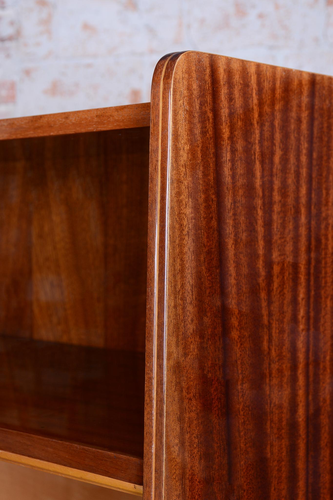 Original Mid-Century Display Cabinet, by Nový Domov, Mahogany, Czech, 1950s en vente 1