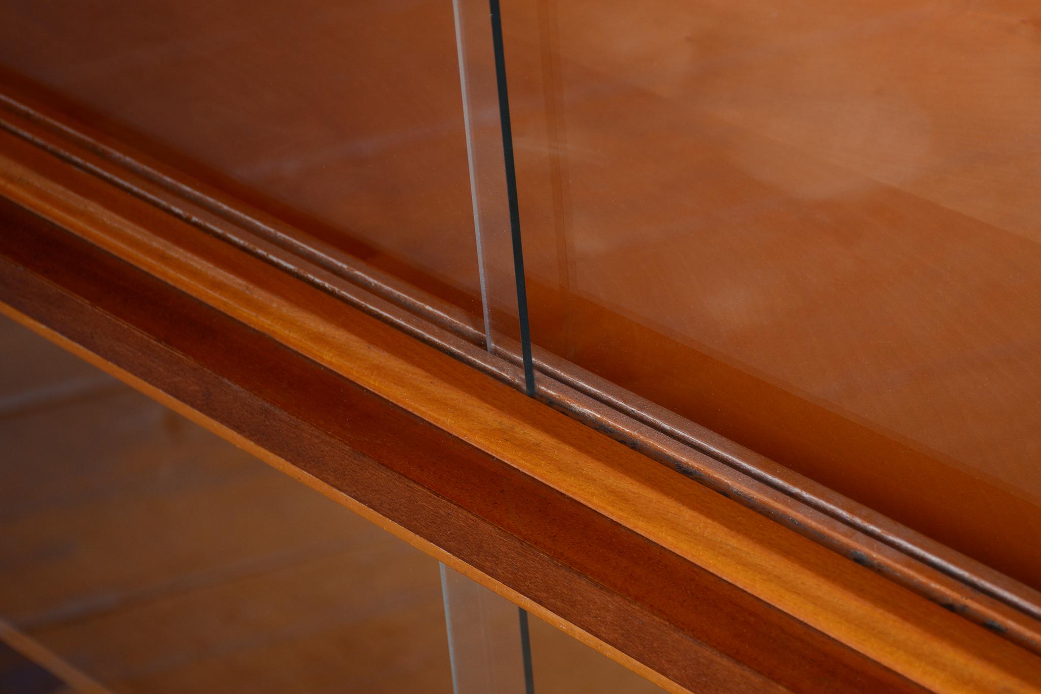 Original Mid-Century Display Cabinet, by Nový Domov, Mahogany, Czech, 1950s en vente 2