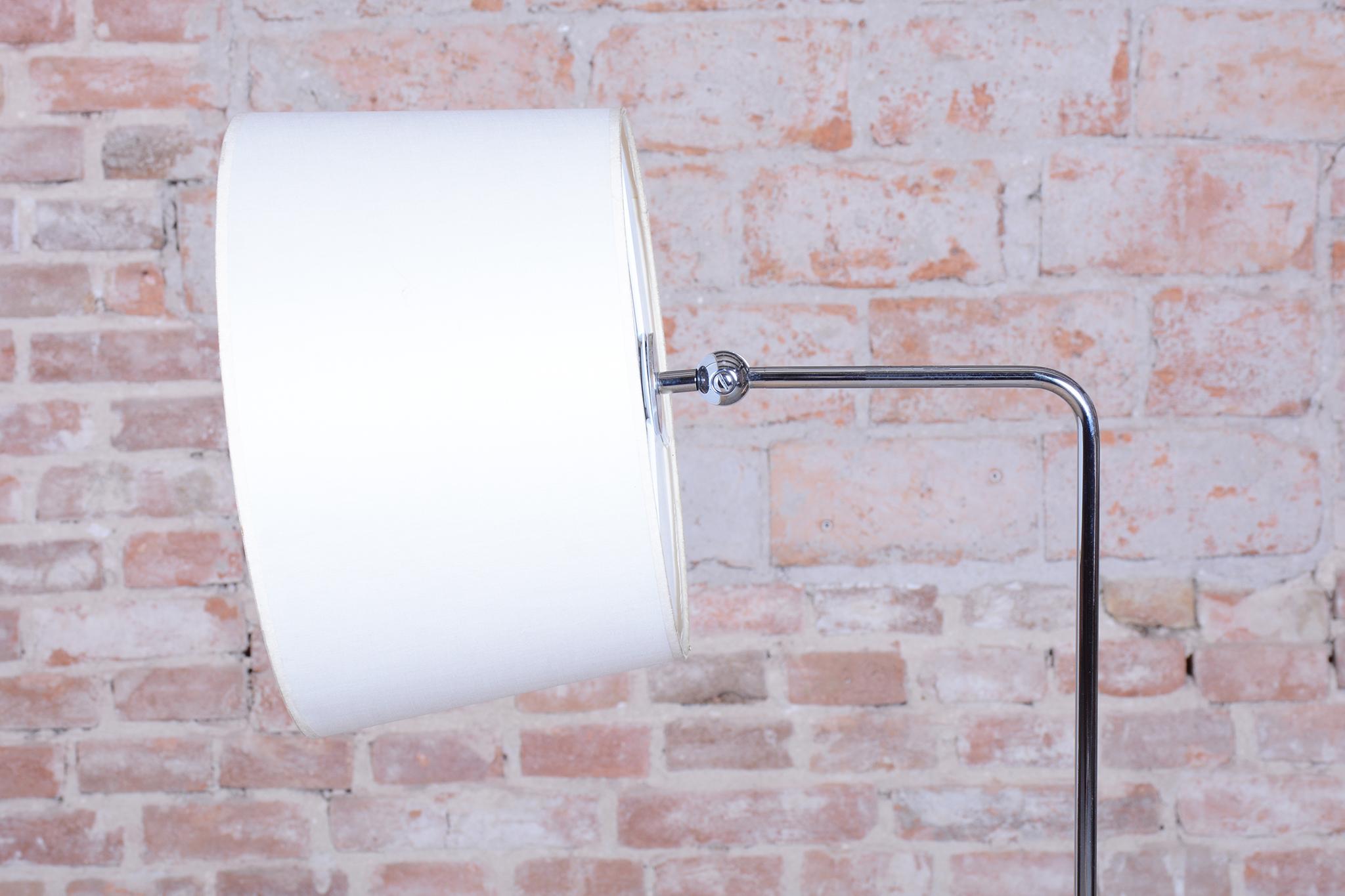 Lámpara de pie original de mediados de siglo, de G. Teixido, cromo, cotón, Italia, años 90 en venta 3