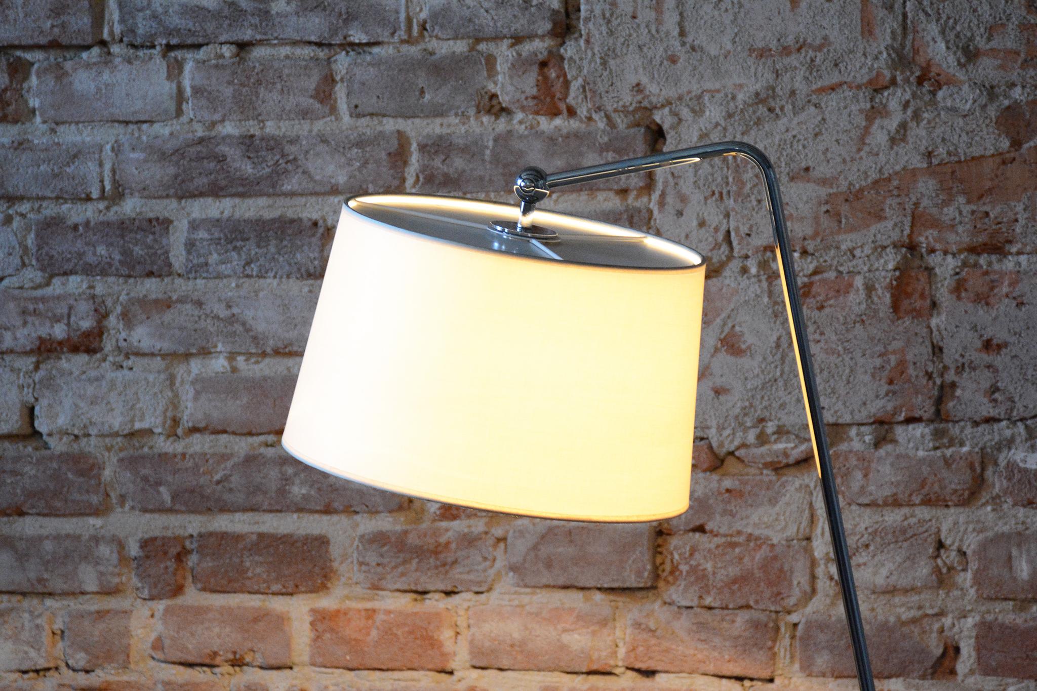 Lámpara de pie original de mediados de siglo, de G. Teixido, cromo, cotón, Italia, años 90 en venta 8