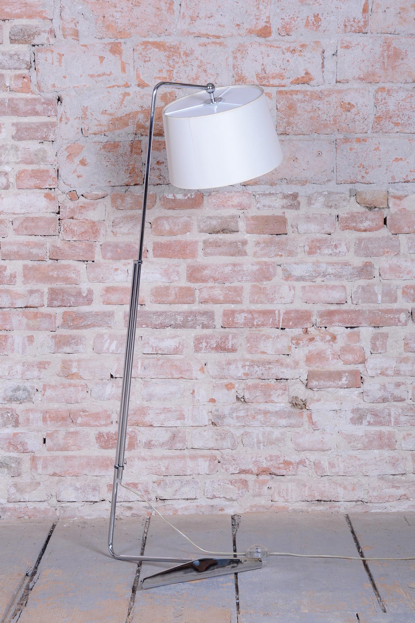 Lámpara de pie original de mediados de siglo, de G. Teixido, cromo, cotón, Italia, años 90 Moderno de mediados de siglo en venta