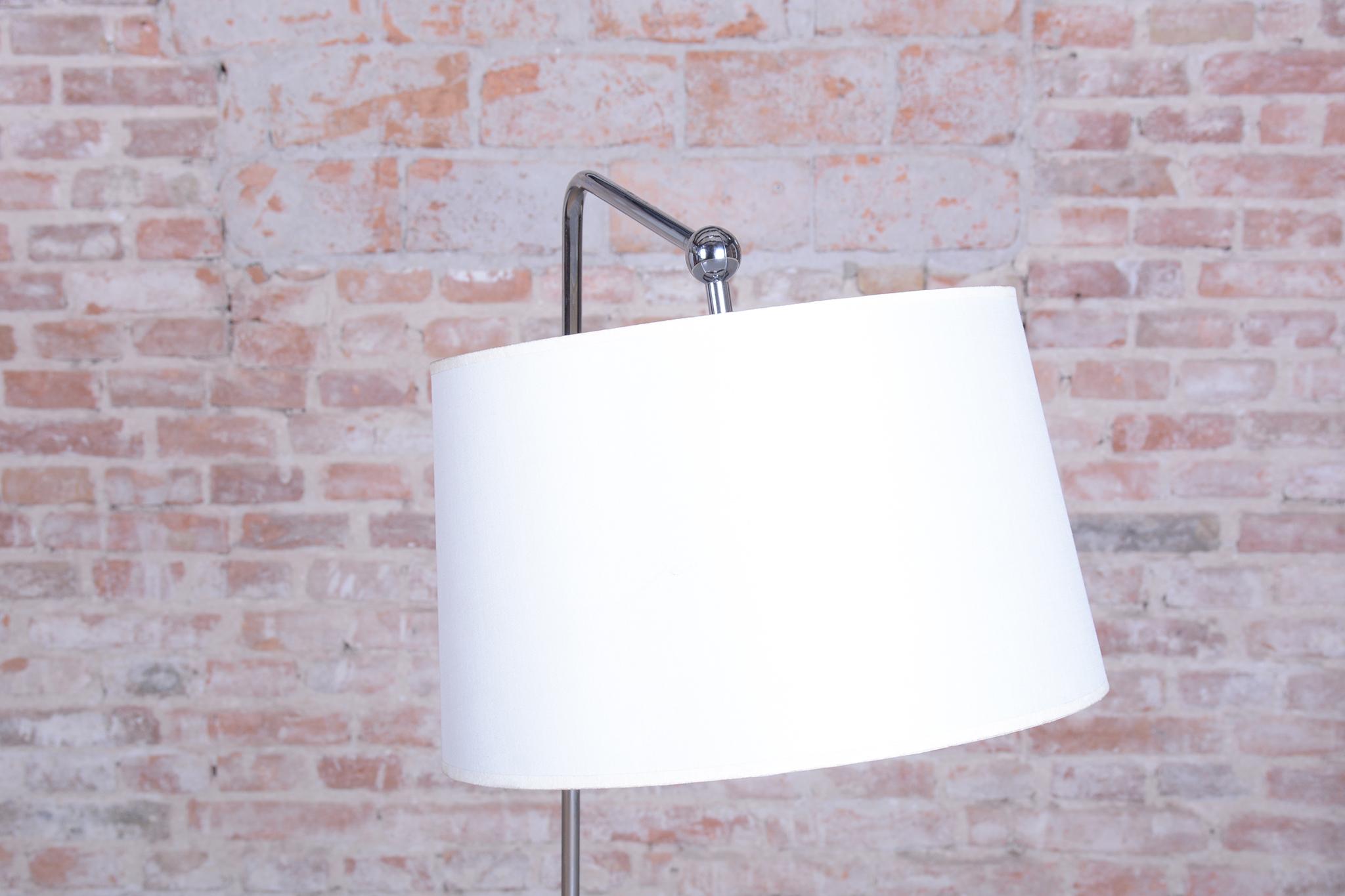 Lámpara de pie original de mediados de siglo, de G. Teixido, cromo, cotón, Italia, años 90 Italiano en venta