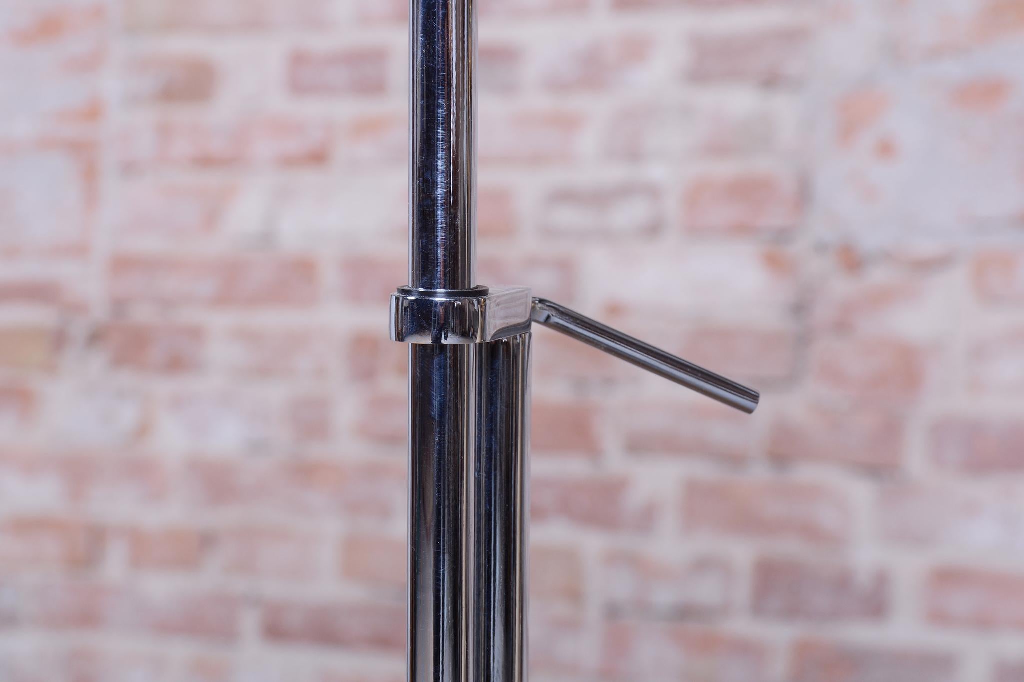 Lámpara de pie original de mediados de siglo, de G. Teixido, cromo, cotón, Italia, años 90 finales del siglo XX en venta