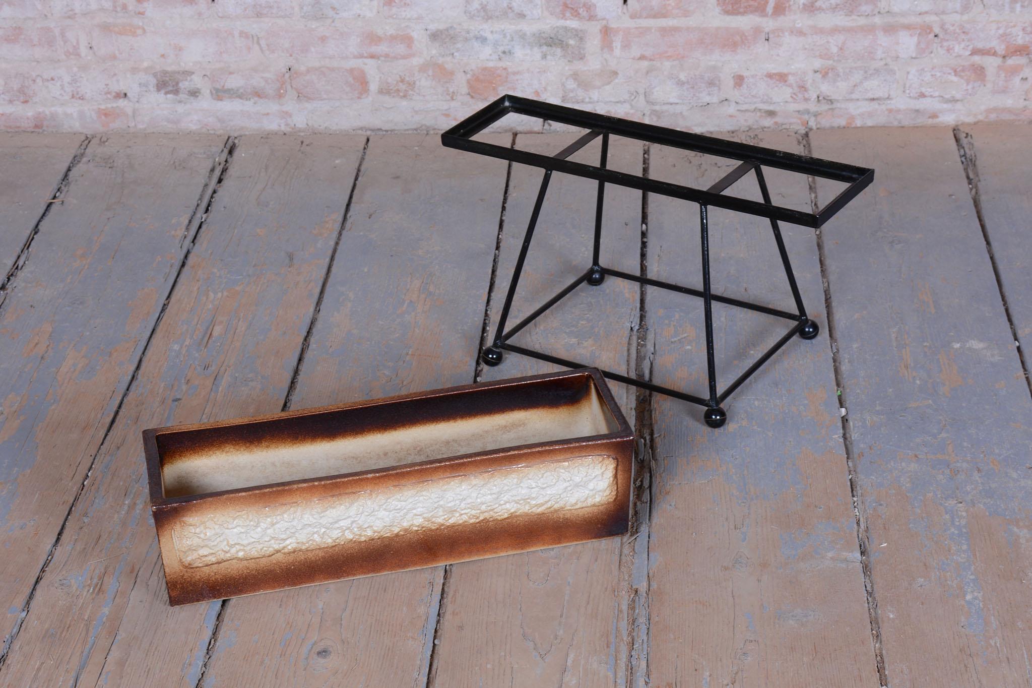 Pot de fleurs original du milieu du siècle avec support, céramique, acier, tchèque, années 1960 en vente 3