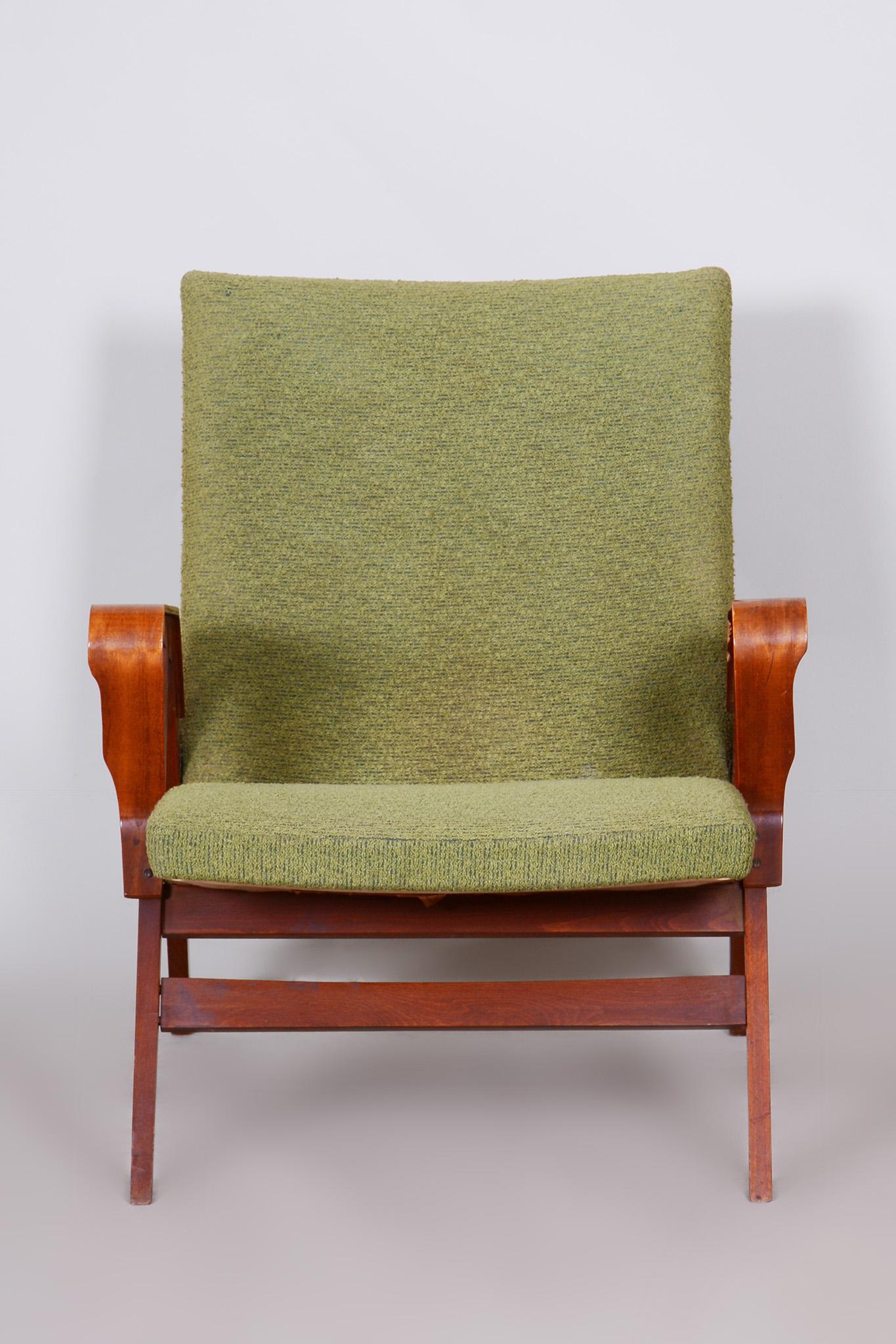 Original midcentury green beech armchair.

Maker: Tatra - Pravenec
Source: Czechia (Czechoslovakia)
Period: 1950-1959
Material: Beech, fabric

Well-preserved condition.