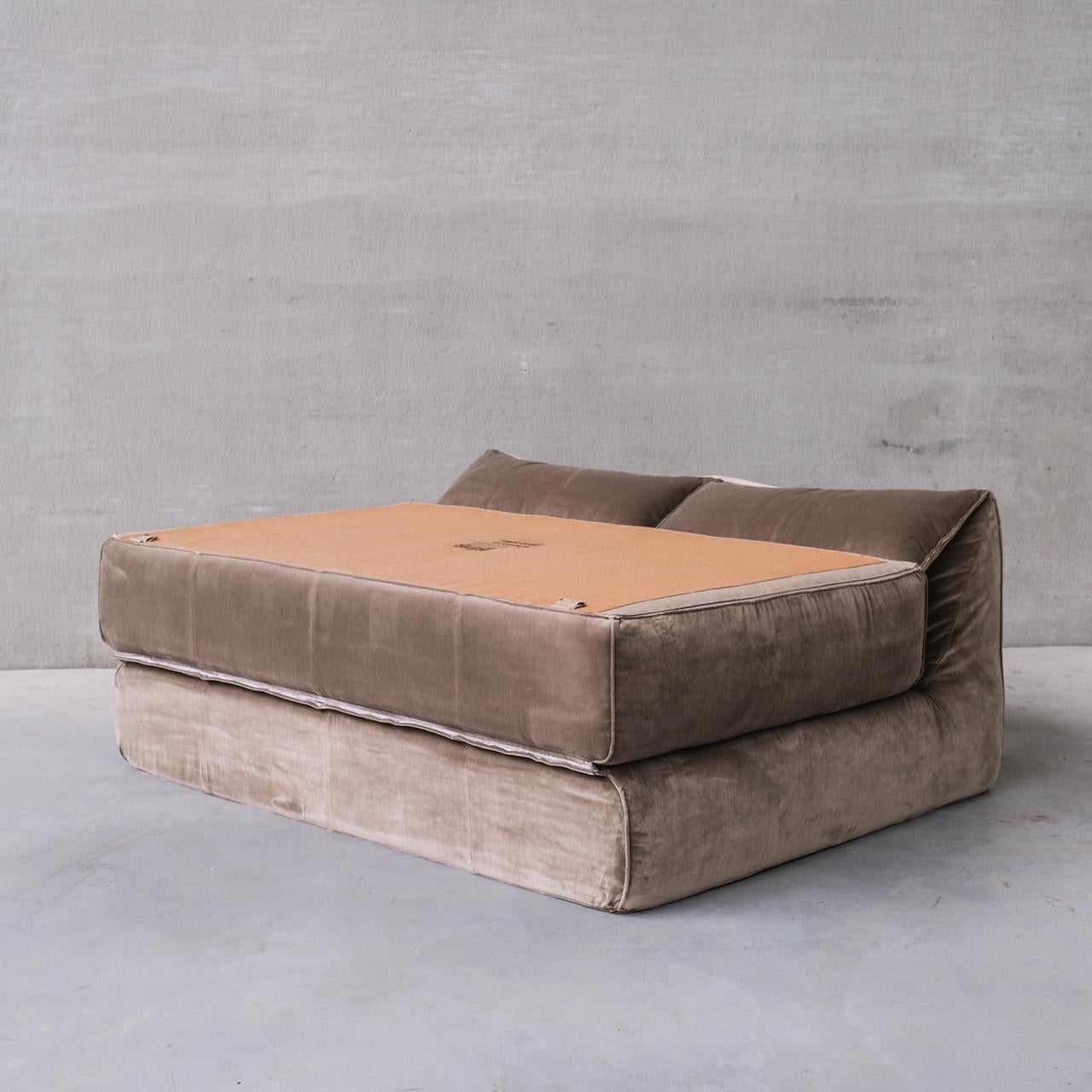 Original Mid-Century Italian Mario Bellini 'Le Bambole' Bed or Day Bed In Good Condition In London, GB