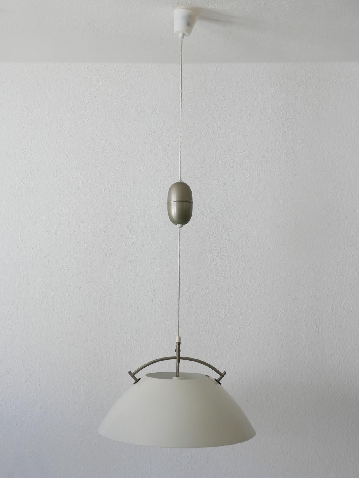 Original Midcentury JH 604 Pendant Lamp by Hans Wegner for Louis Poulsen, 1960s In Good Condition For Sale In Munich, DE
