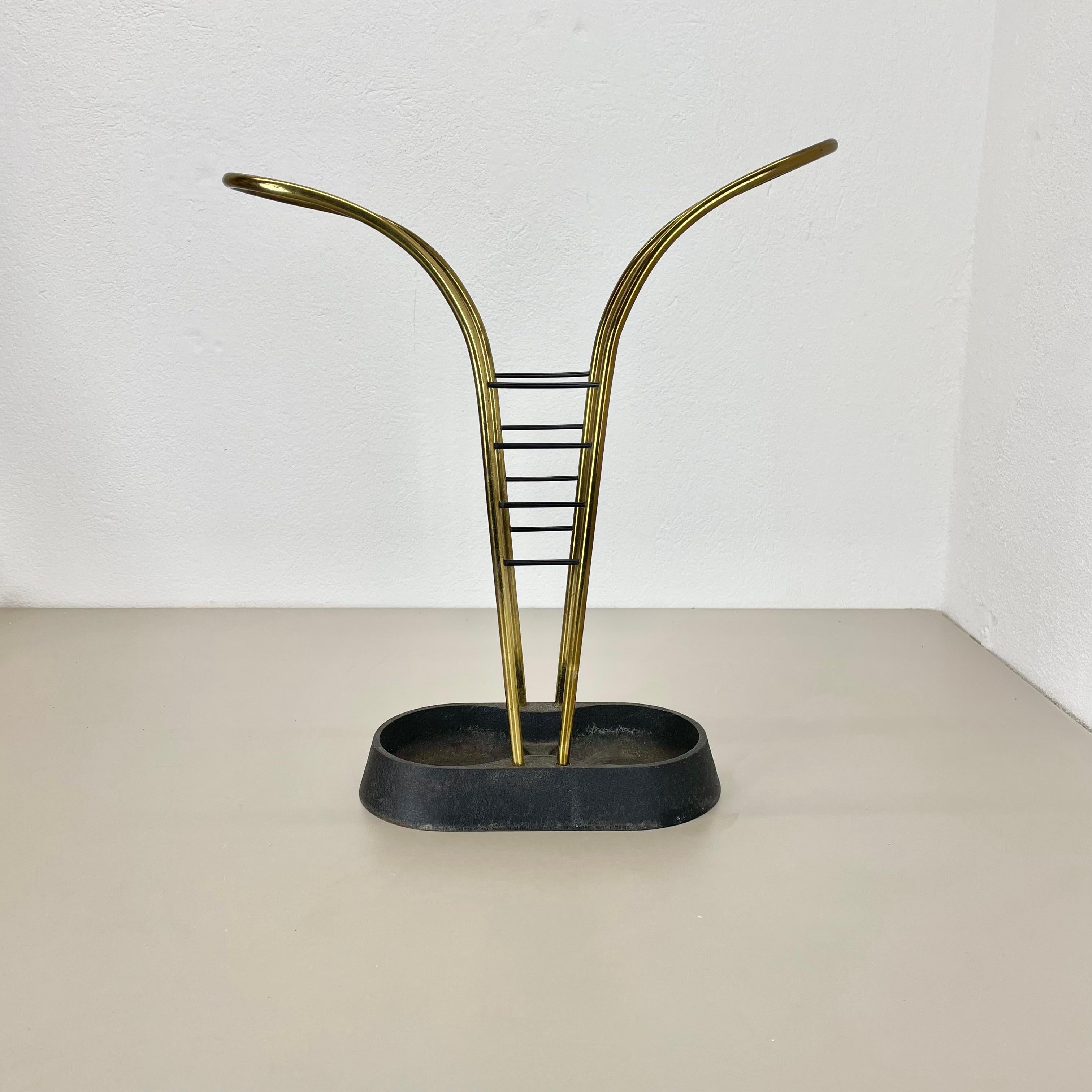 Article:

Bauhaus umbrella stand


Origin:

Germany


Age:

1950s


This original vintage Bauhaus style umbrella stand was produced in the 1950s in Germany. The umbrella holding element on the top are made of solid brass in a nice looped form, the